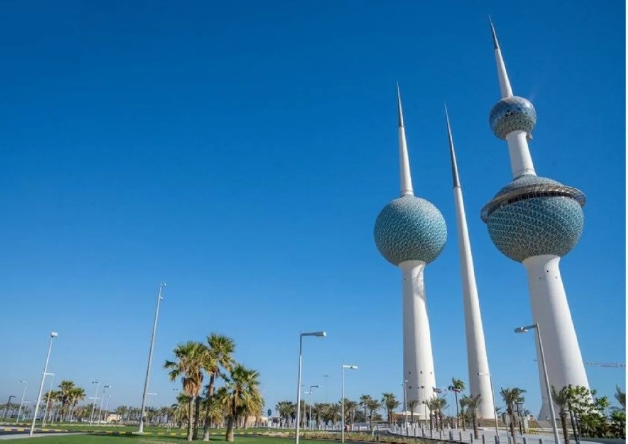 استهداف نظام الرادار بمطار الكويت بطائرات مسيرة