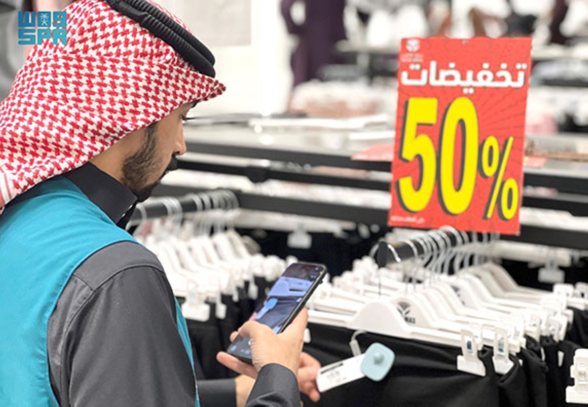 جولات مكثفة من "التجارة" على المتاجر قبل العيد
