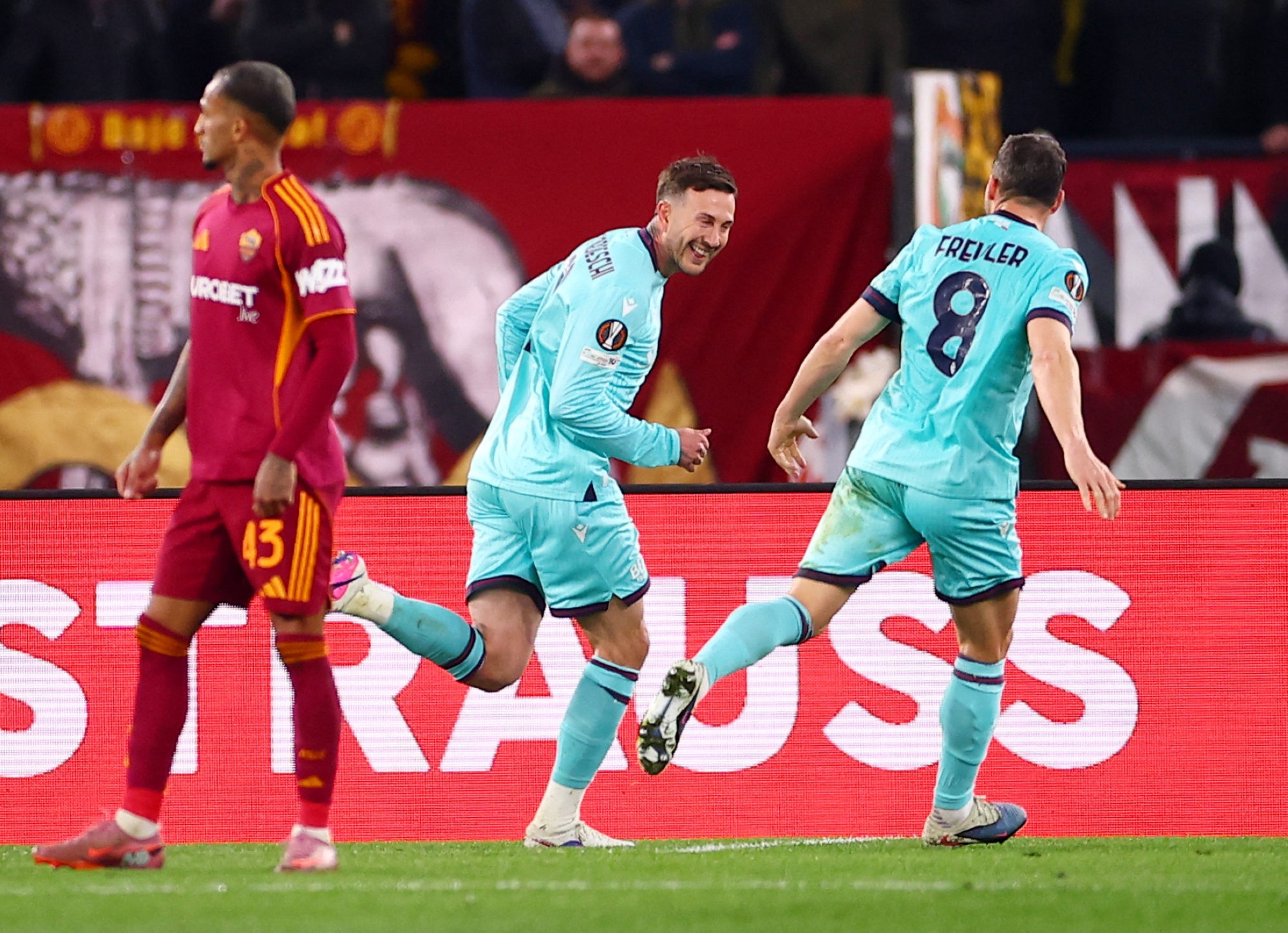 بولونيا يقصي روما ويرافق فيلا وبورتو لدور الثمانية بالدوري الأوروبي