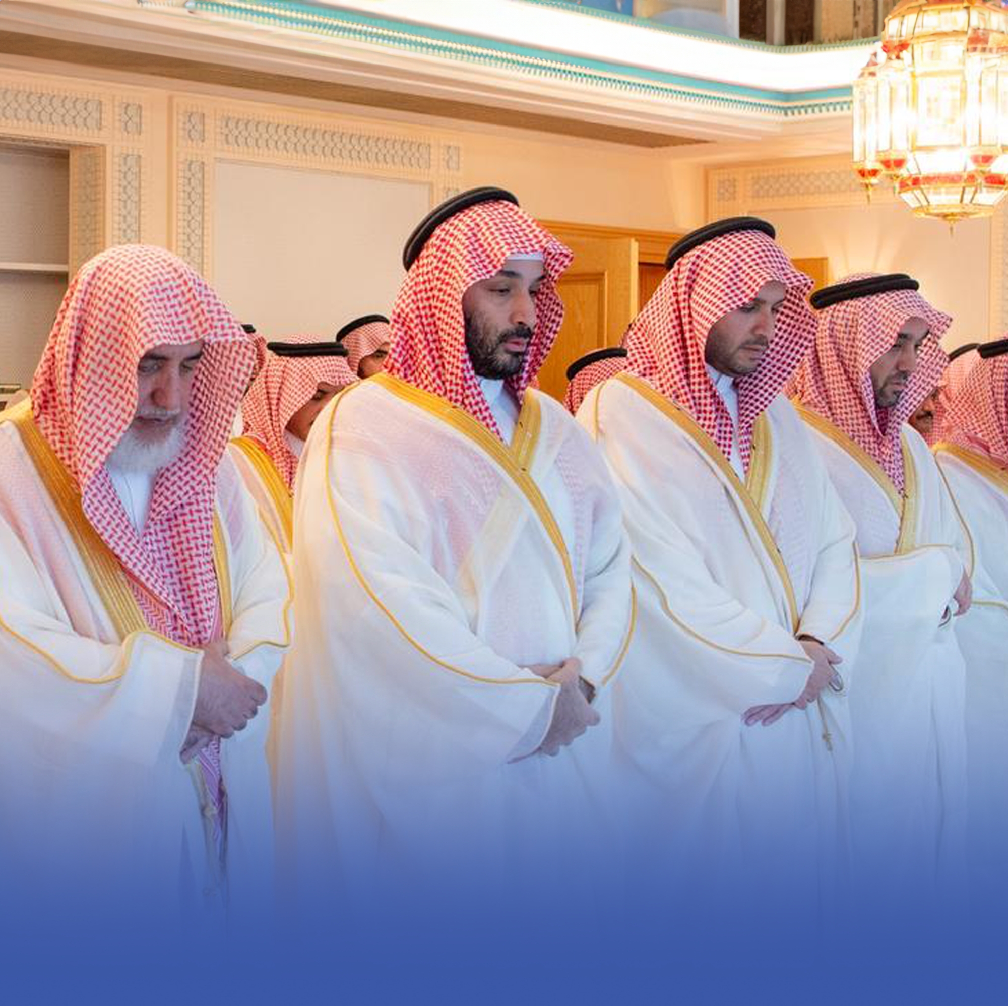 ولي العهد يؤدي صلاة عيد الفطر في المسجد الحرام