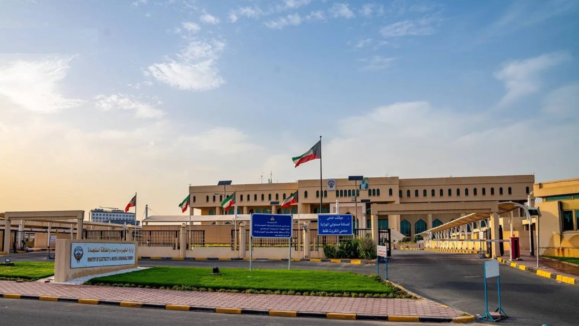 الكويت: إعادة خطّ هوائي للخدمة بعد إصلاح أضرار الشظايا