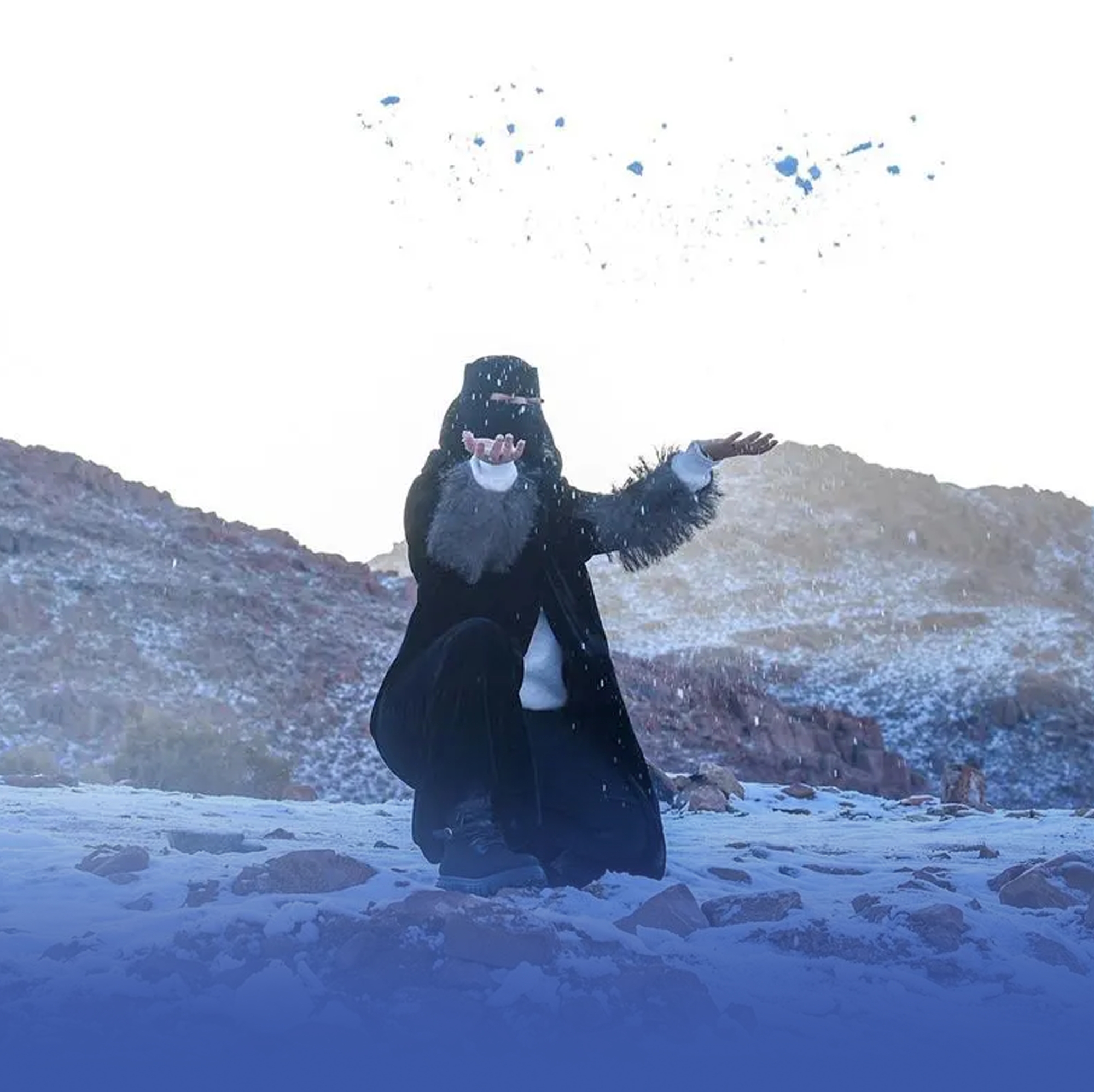 تساقط الثلوج على جبل اللوز في ثالث أيام العيد