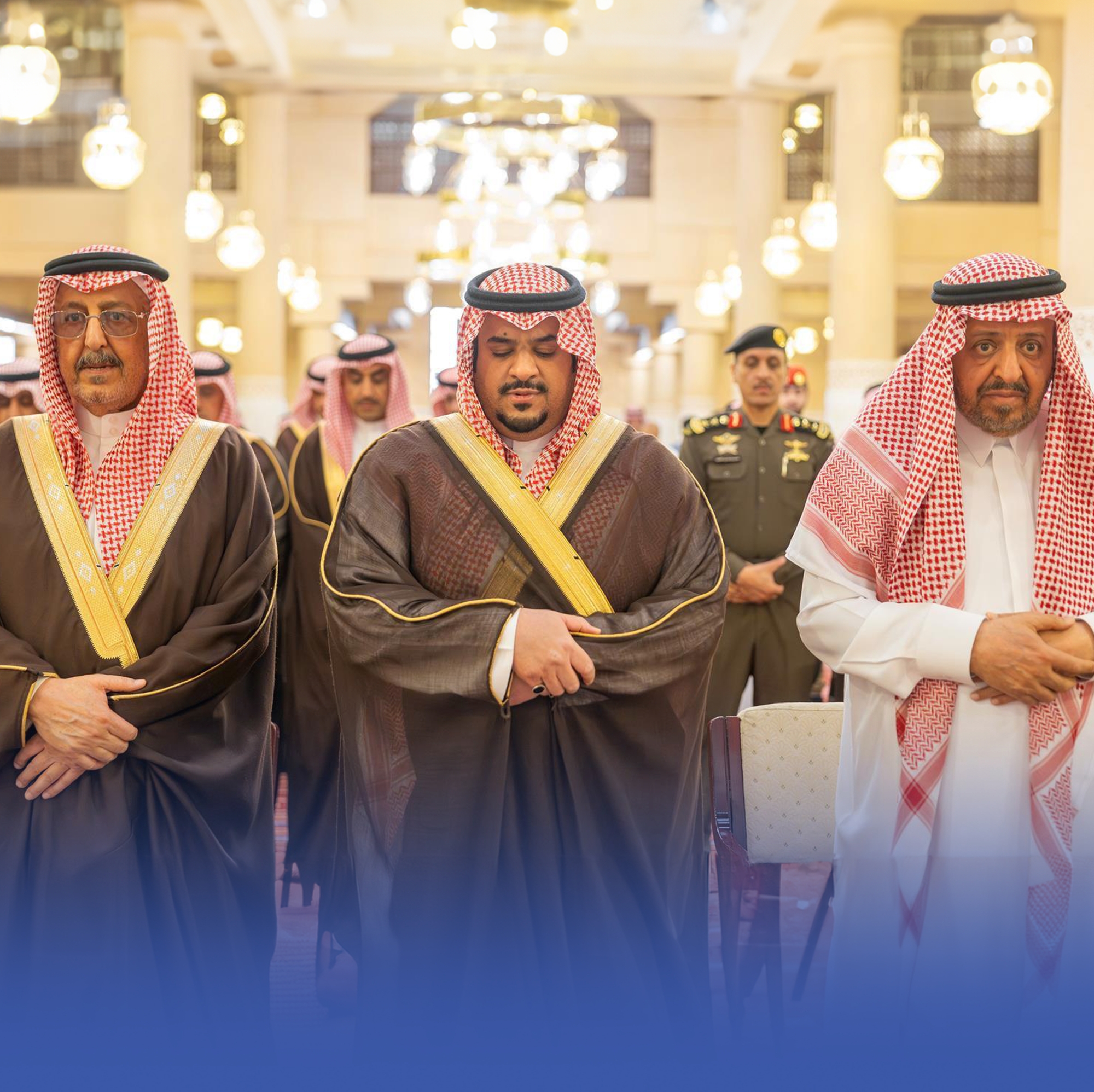 نائب أمير الرياض يؤدي صلاة الميت على الأمير محمد بن بندر