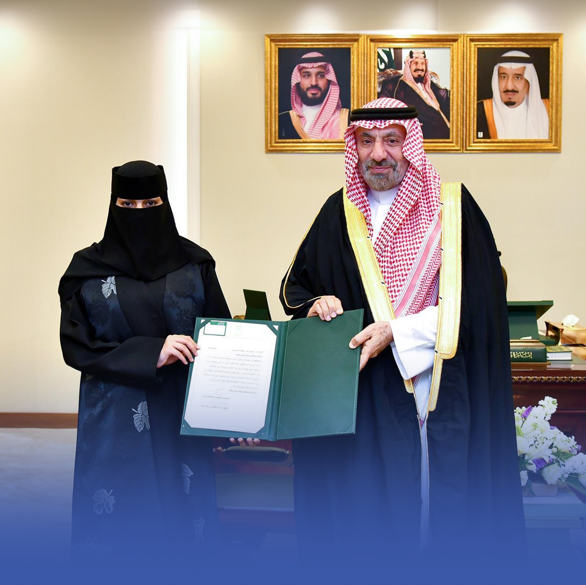 أمير نجران يكرّم مواطنة أنقذت عائلة من حريق