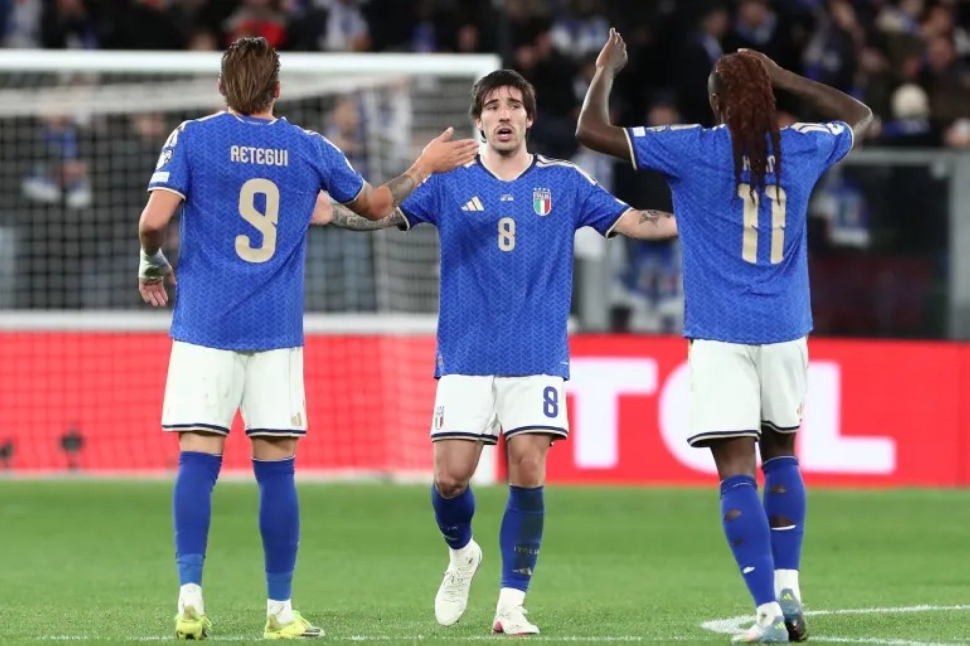 إيطاليا والبوسنة تسعيان للعودة لكأس العالم في مباراة مفعمة بالتاريخ