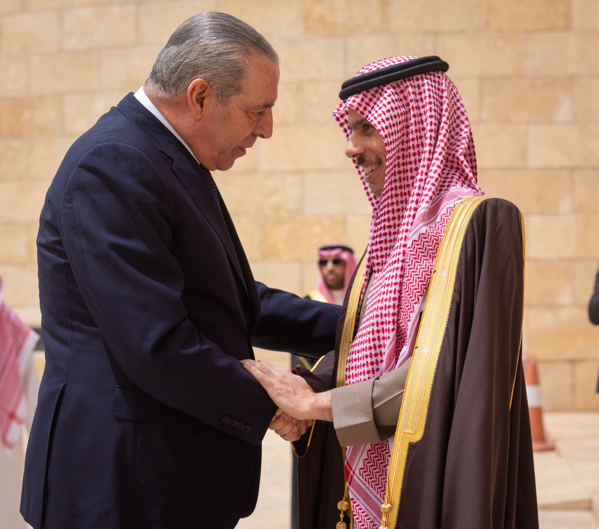 وزير الخارجية يبحث مع "الشيخ" آخر المستجدات في غزة والضفة