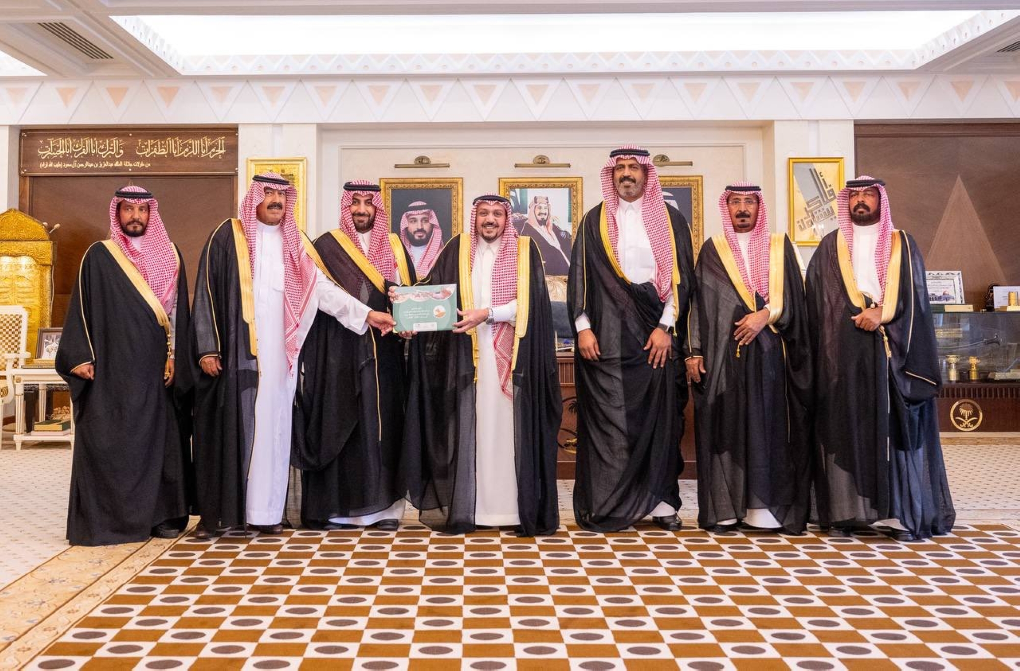 أمير القصيم يطّلع على التقرير الختامي لنشاطات ميدان الهجن
