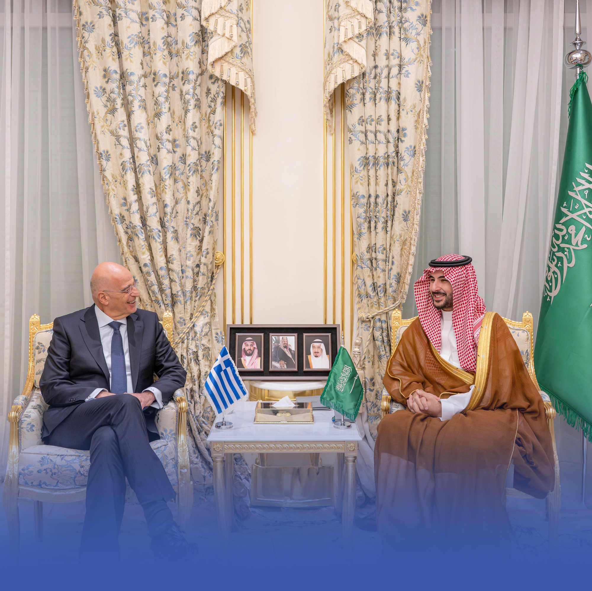 وزير الدفاع ونظيره اليوناني يبحثان التطورات الراهنة بالمنطقة