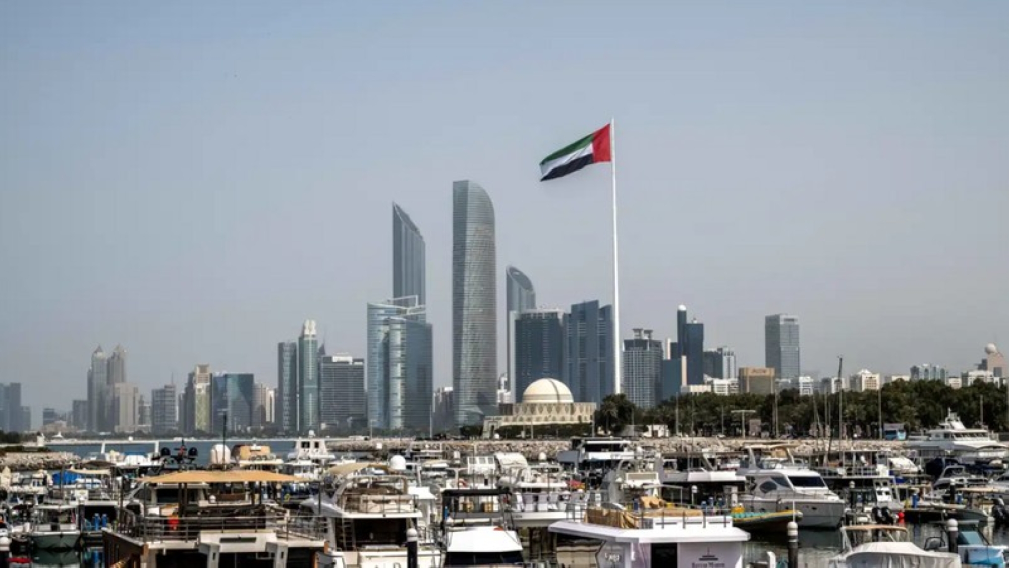 الإمارات: حرائق في مصنع بروج للبتروكيماويات وتعليق العمليات