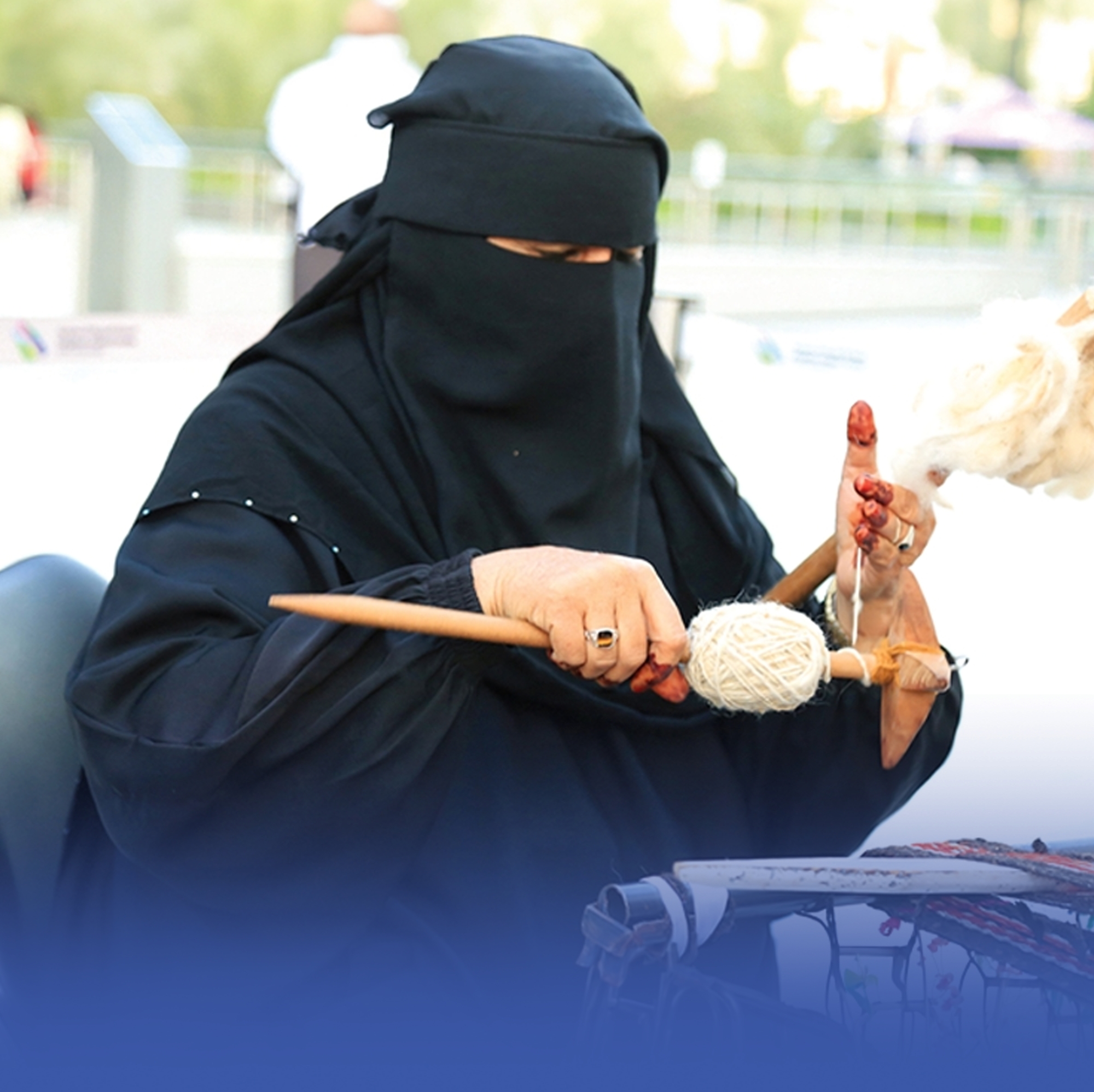 من خيوط الوالدة إلى إكسبو.. أم فهد تُحوّل السدو لغة عالمية