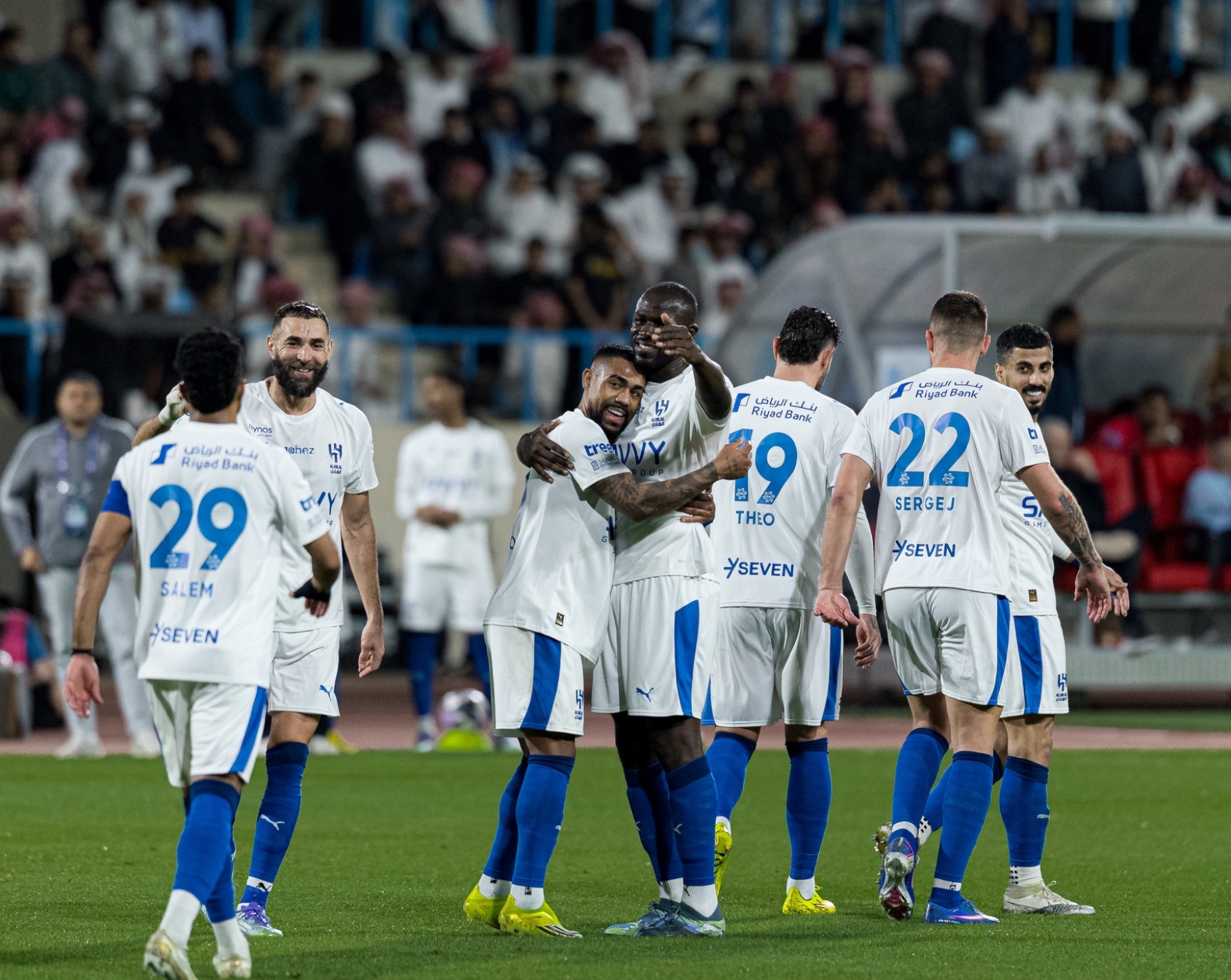 تشكيل الهلال الأقرب في مواجهة الخلود