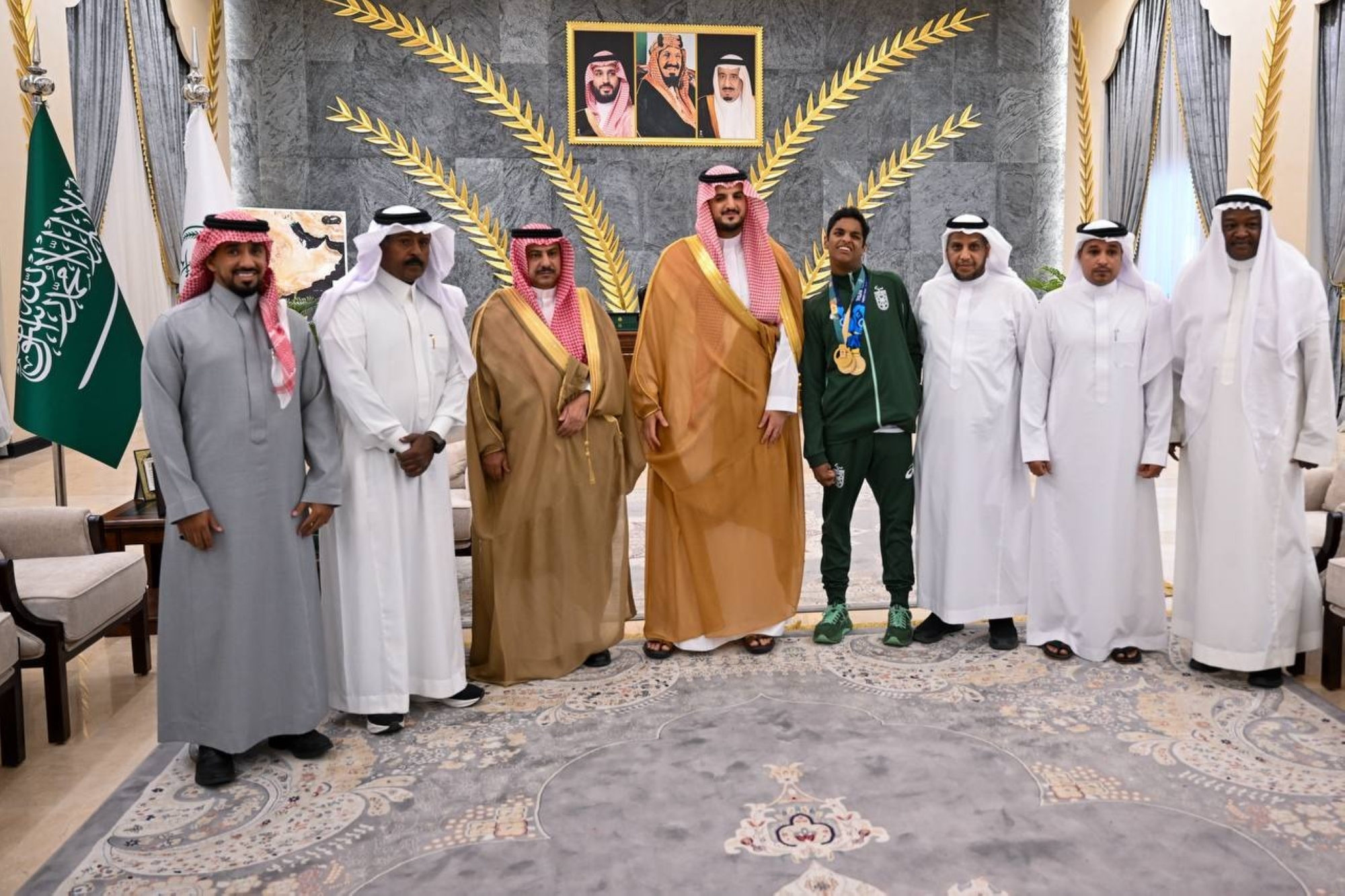 مُحافظ الطائف يكرّم "الثقفي" بعد التأهل الأوليمبي