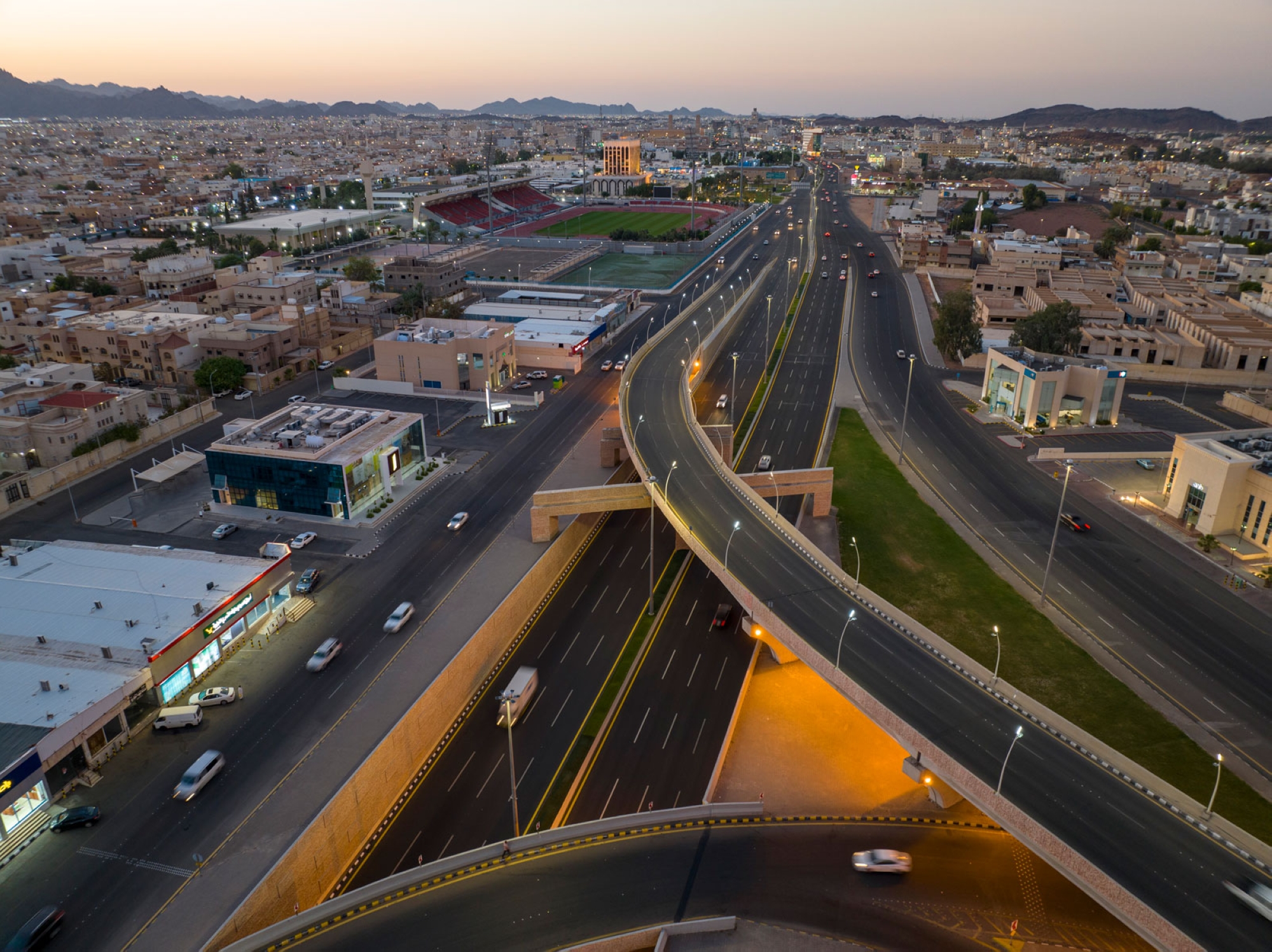 27 مشروع صيانة وسفلتة تعزّز شبكة طرق حائل