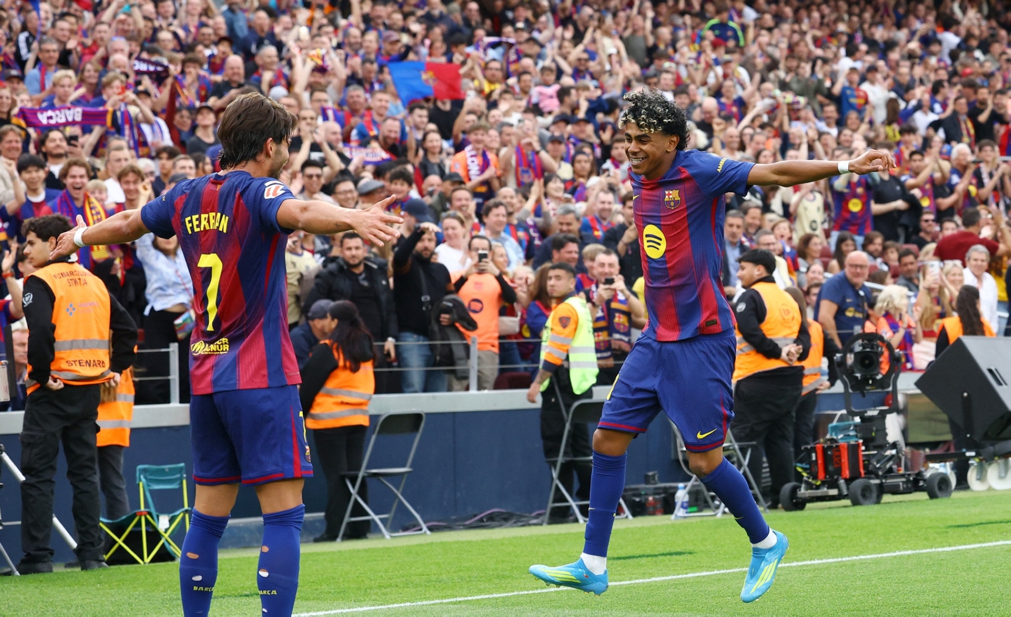 برشلونة يهزم إسبانيول ويعزز صدارته للدوري الإسباني