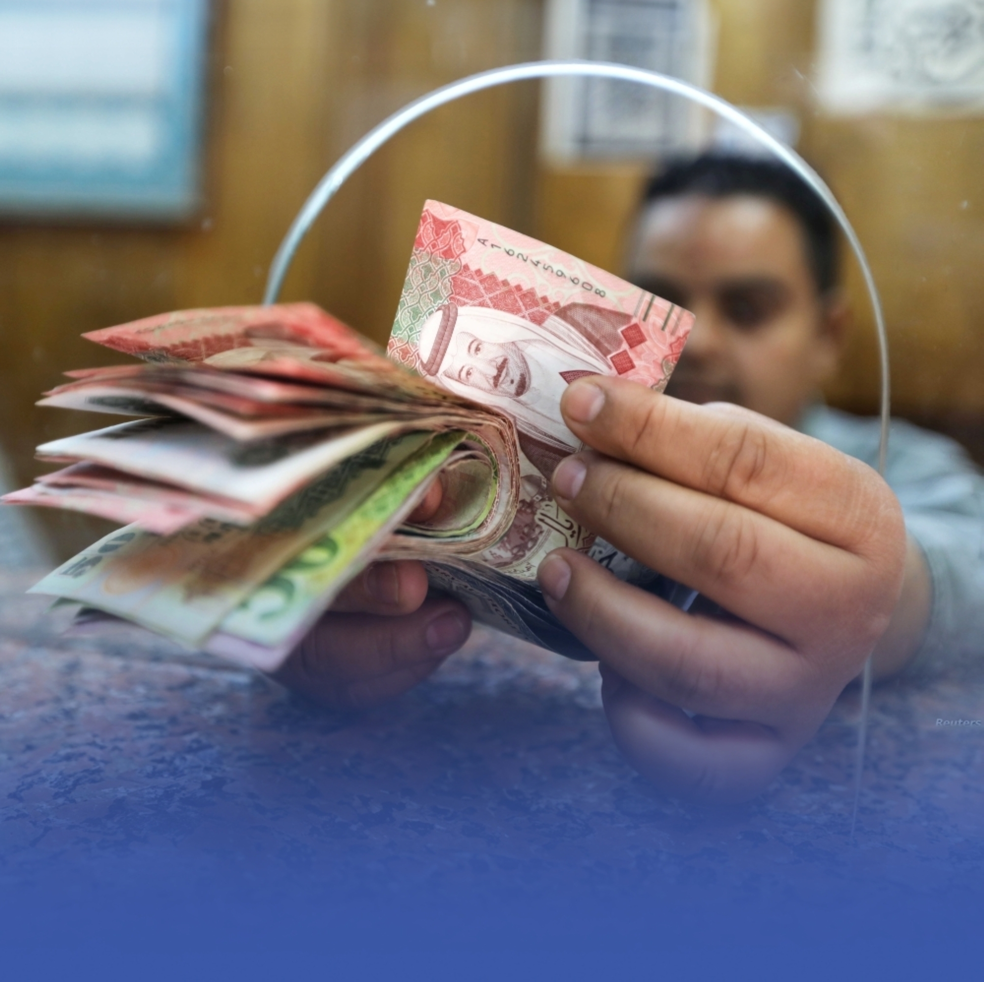 تراجع تحويلات الأجانب إلى 12.5 مليار في فبراير