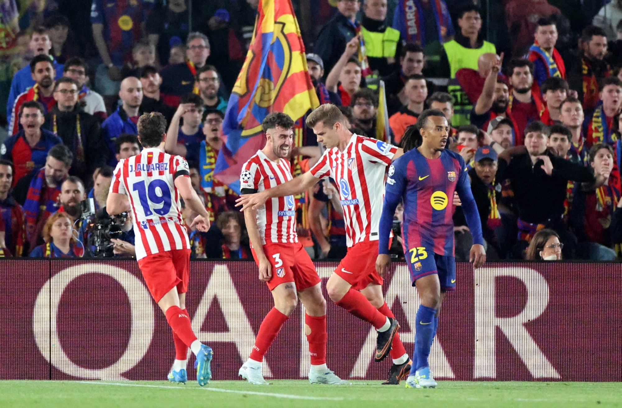 اليويفا يرفض شكوى برشلونة بشأن التحكيم