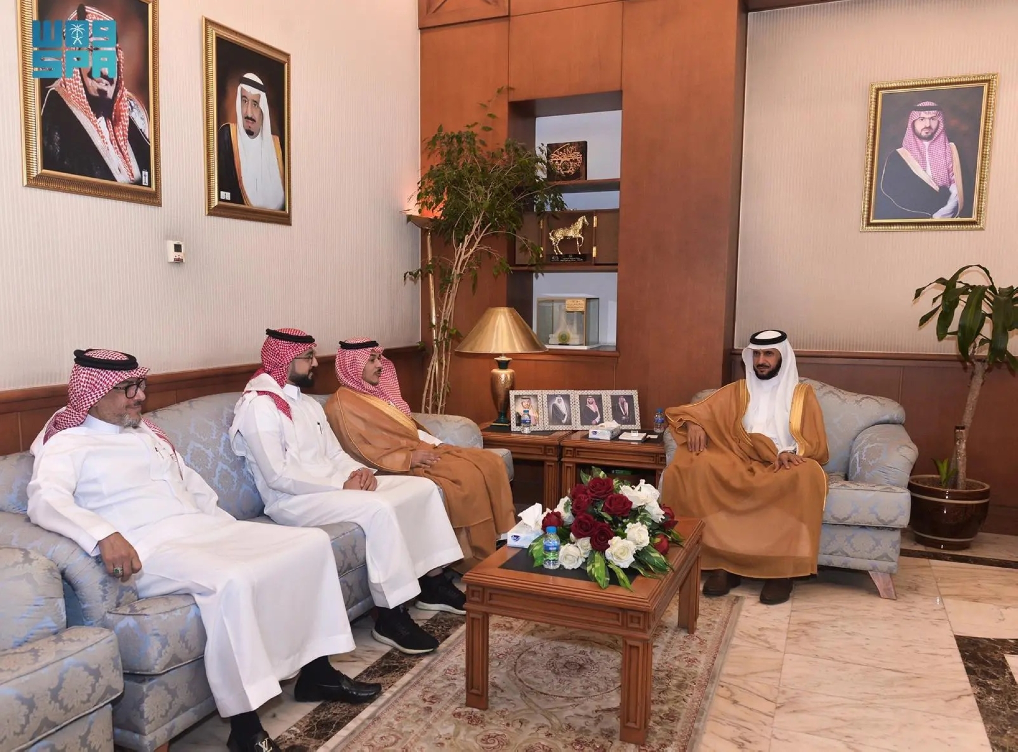 محافظ القطيف ورئيس اتحاد اليد يبحثان تطور اللعبة ودعم الأندية