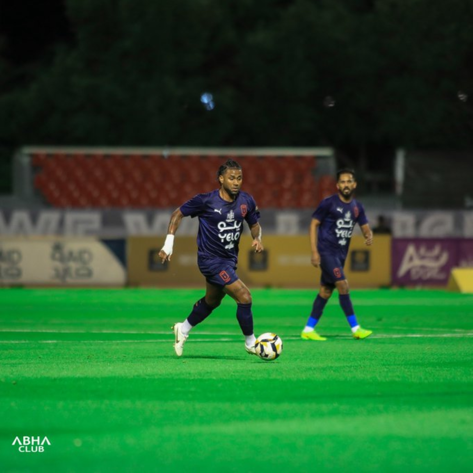 رسميًا.. أبها يهزم الطائي ويعود لـ "دوري روشن"