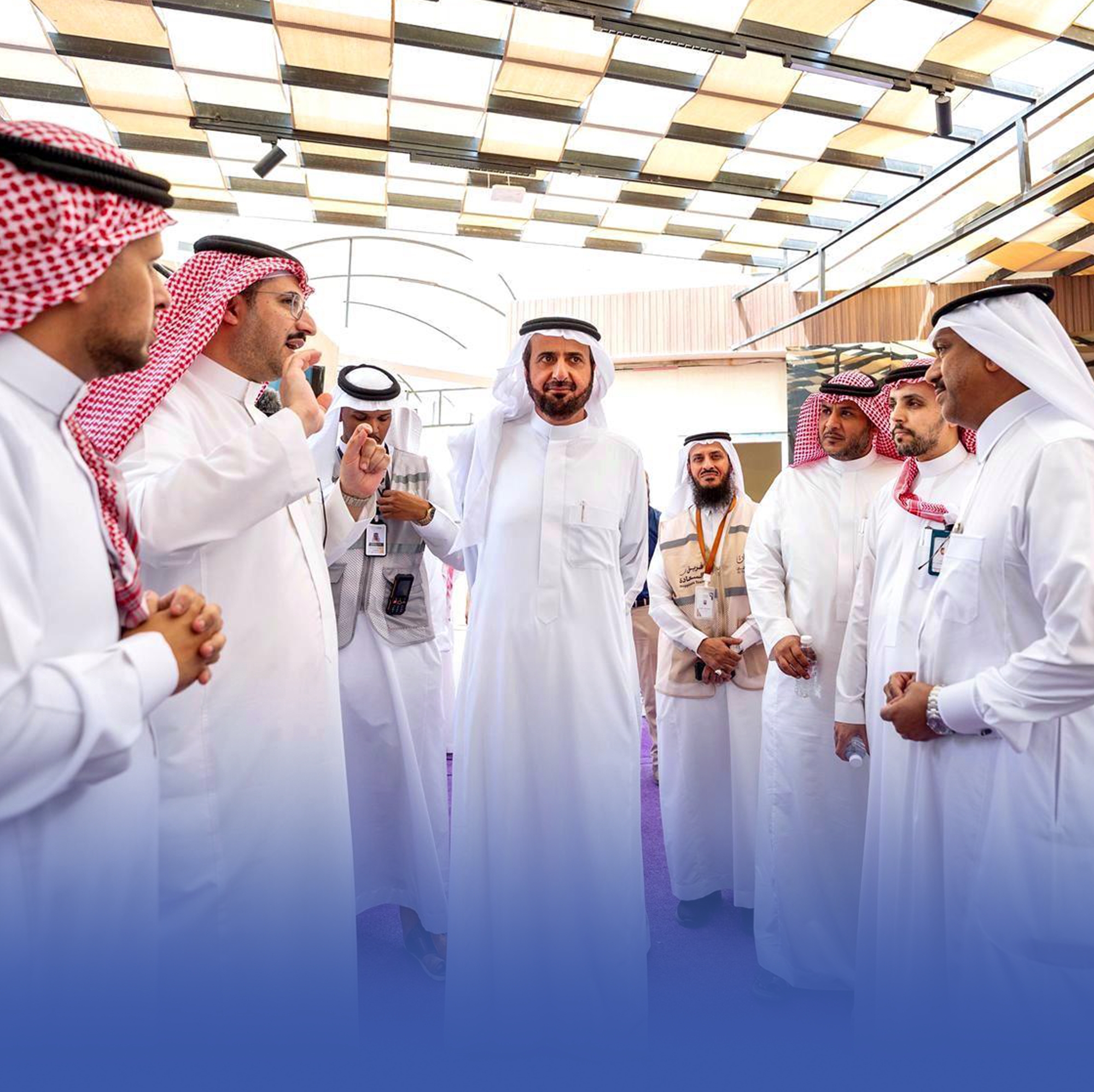 وزير الحج يتفقد مخيمات منى ويكشف عن تفعيل أنظمة إلكترونية جديدة