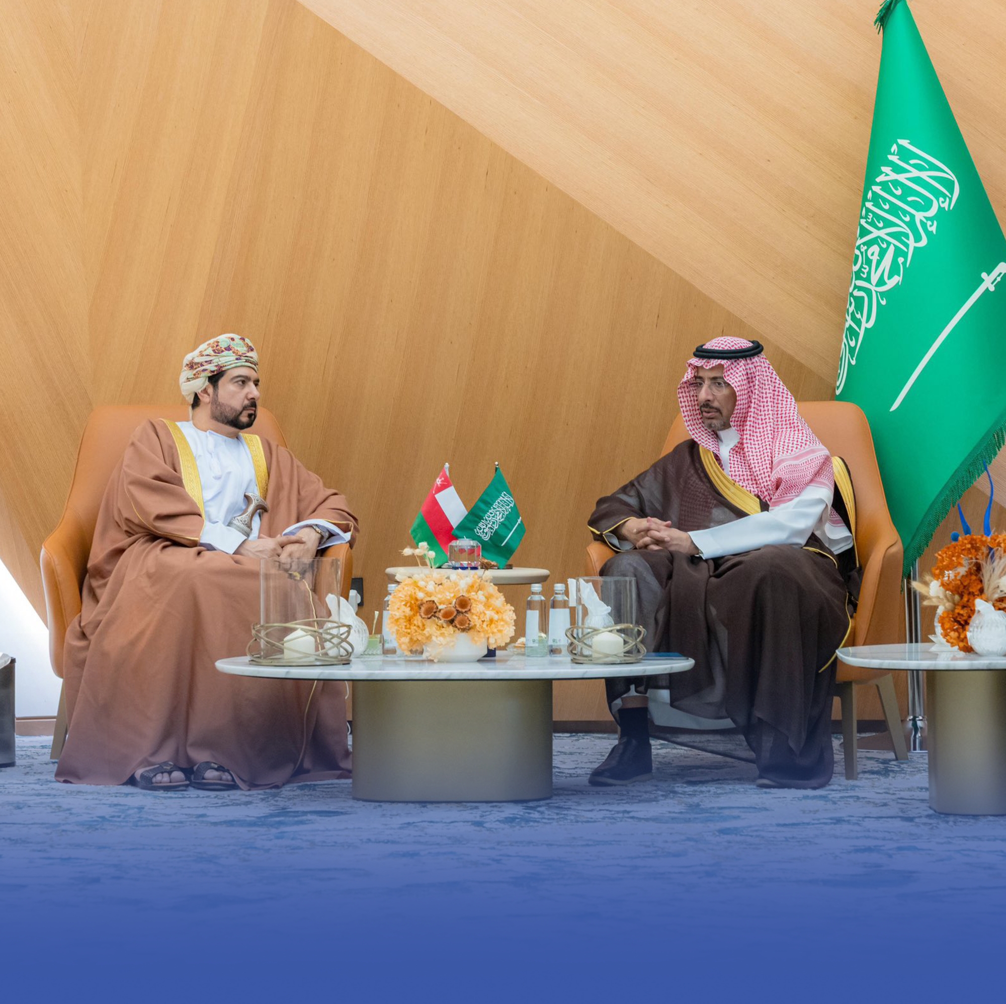 الخريّف يبحث تعزيز التعاون الصناعي مع سلطنة عُمان