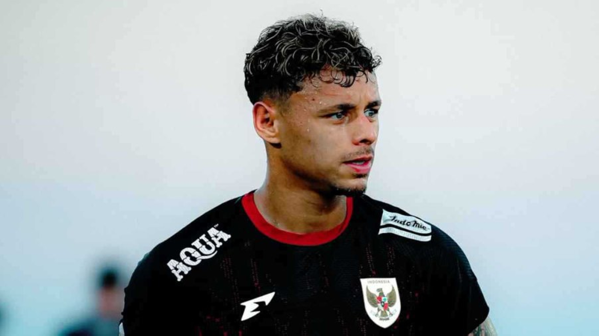 الدوري الهولندي يتفادى فوضى كروية محتملة