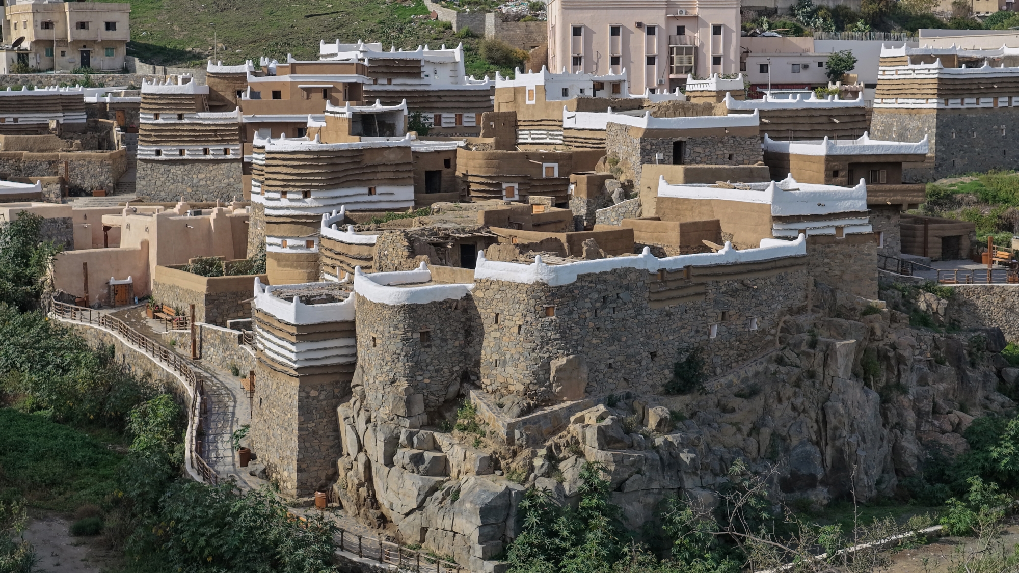 حي النُصب يستعيد رونقه التراثي في أبها