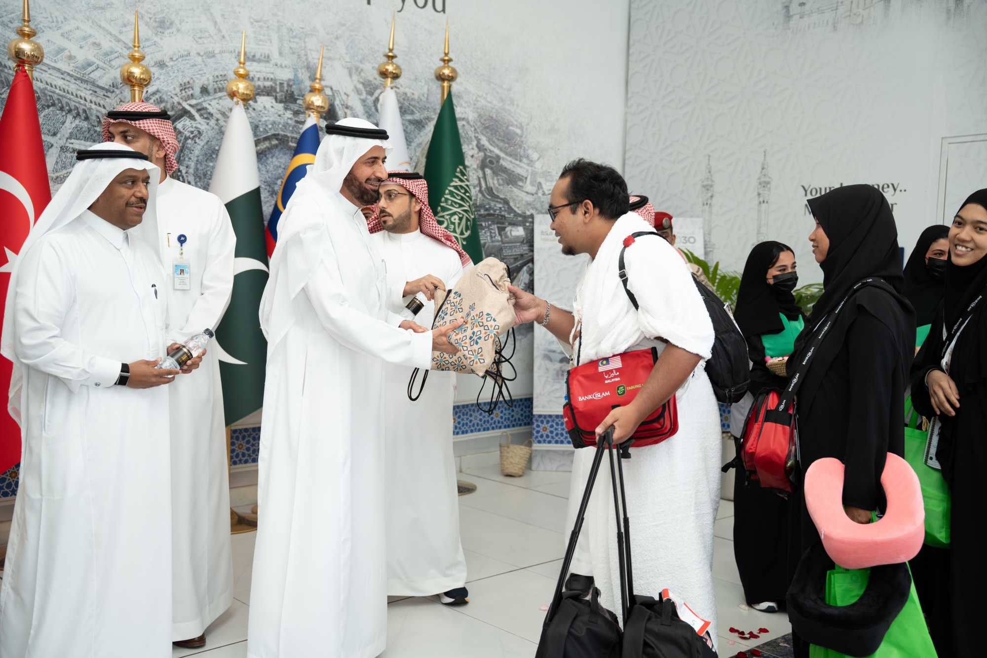 الربيعة يطلع على إجراءات استقبال الحجاج وتنظيم تدفقهم