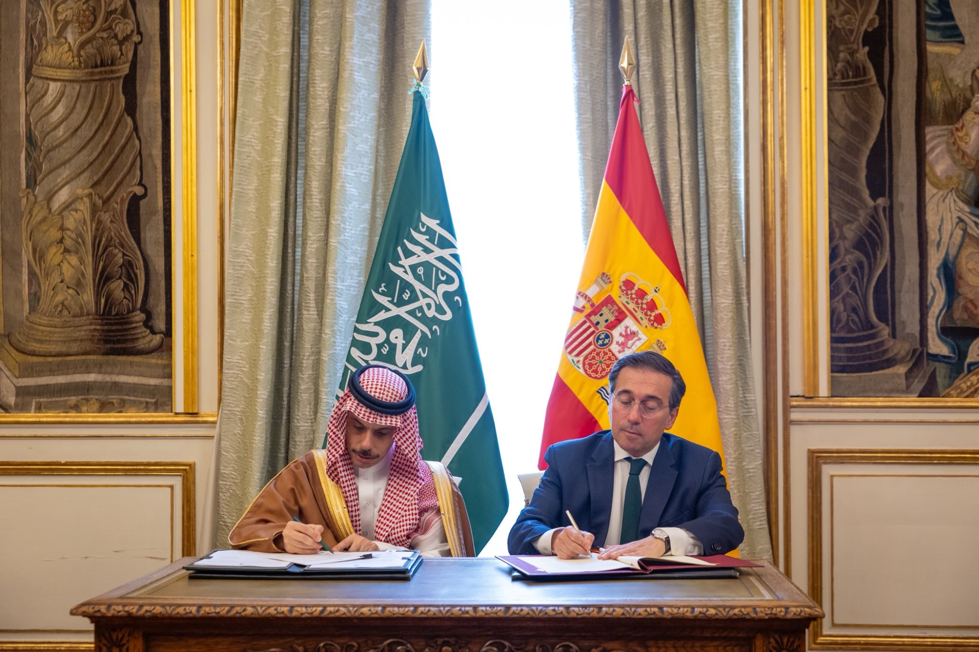 المملكة وإسبانيا توقّعان الإعفاء المتبادل من التأشيرات الدبلوماسية والخاصة