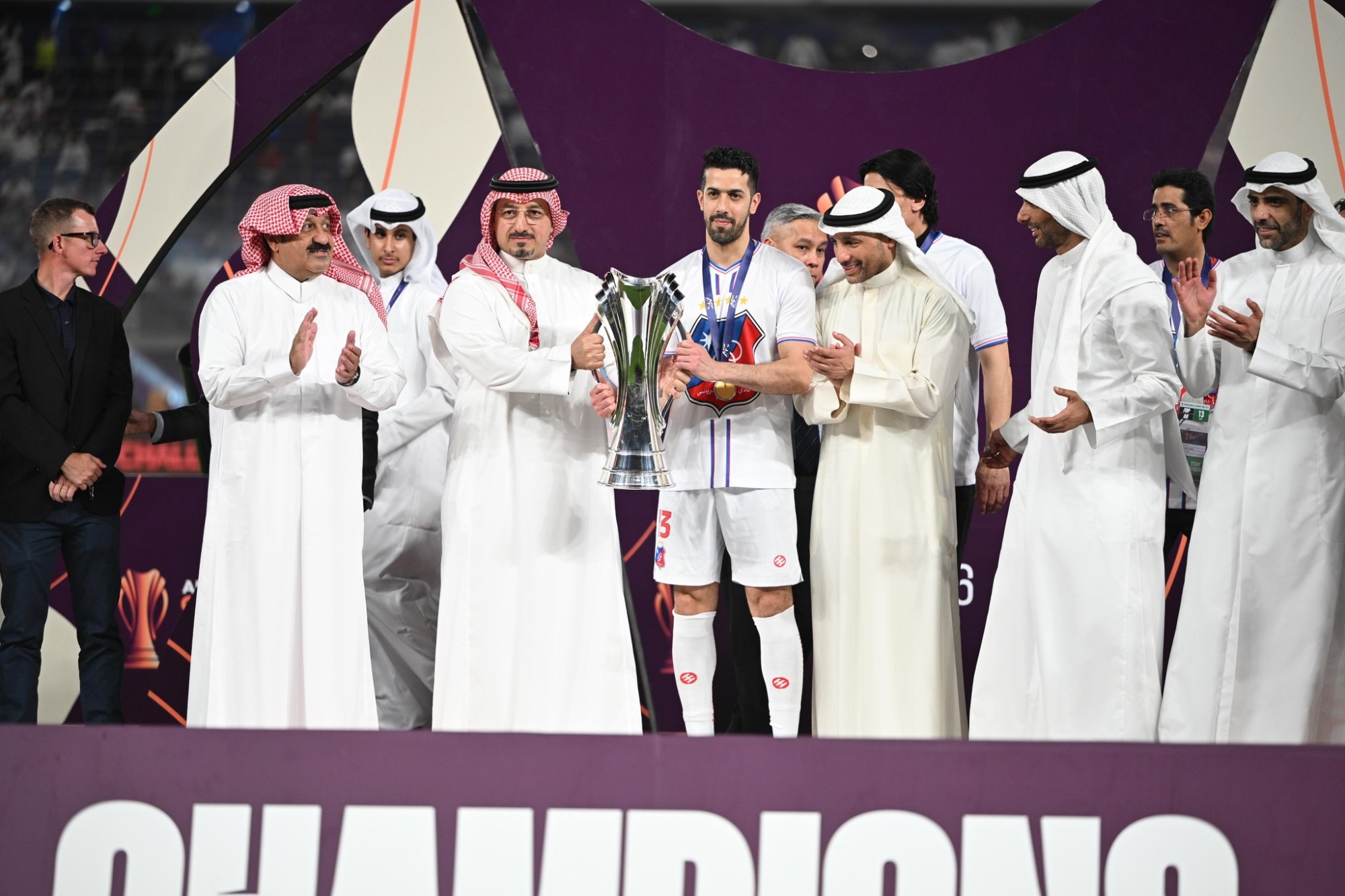 المسحل: تشرفت بتتويج الكويت بطلاً لكأس التحدي الآسيوي