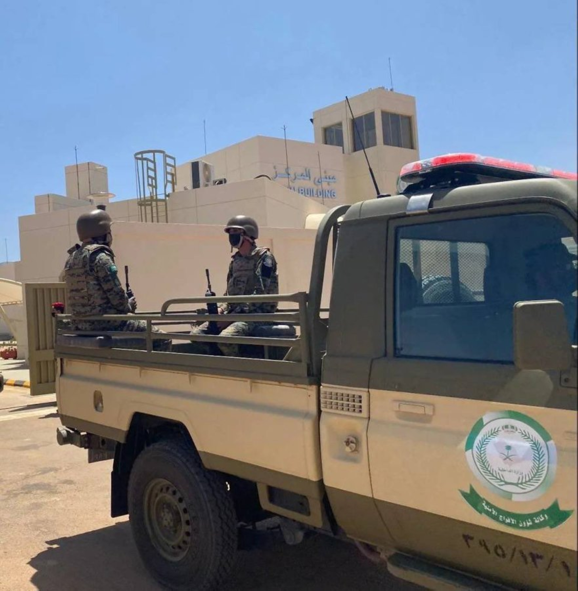 ضبط مواطنَين لنقلهما 4 مخالفين لأمن الحدود في عسير