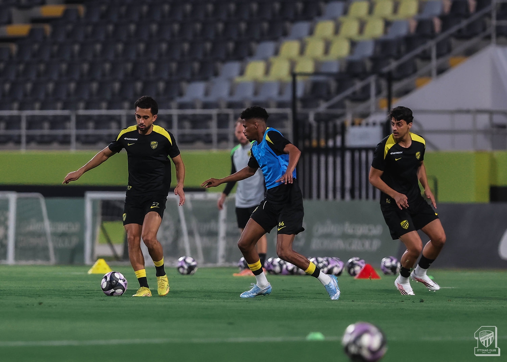 الاتحاد يبحث عن التأهل الآسيوي أمام الشباب