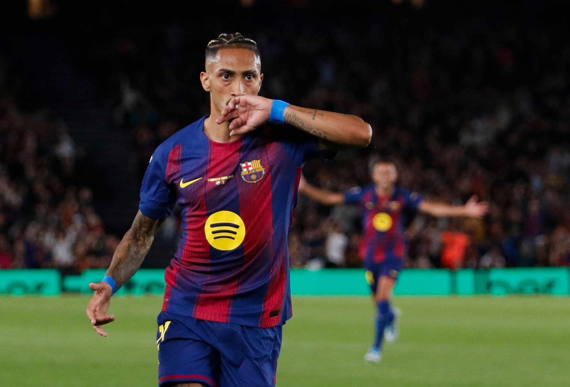 برشلونة يضرب ريال بيتيس بثلاثية في الدوري الإسباني