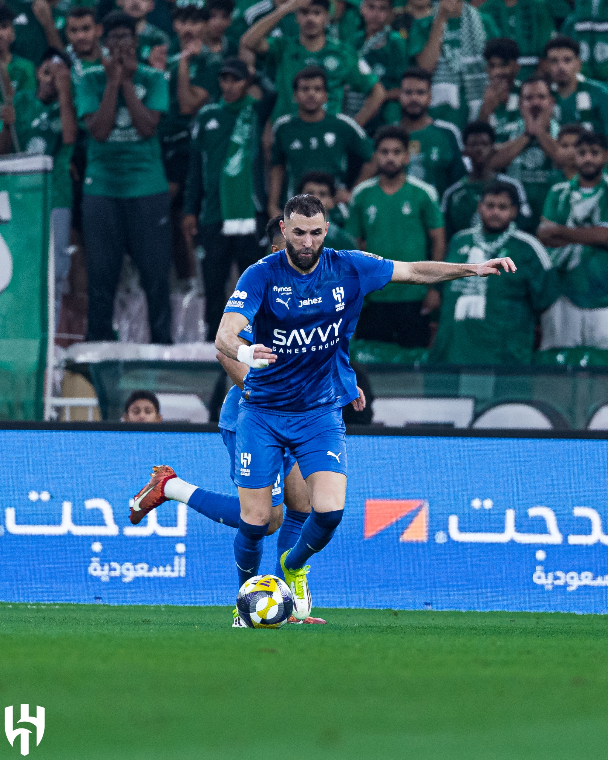 شكوك حول مشاركة بنزيما في مباراة الهلال والفيحاء