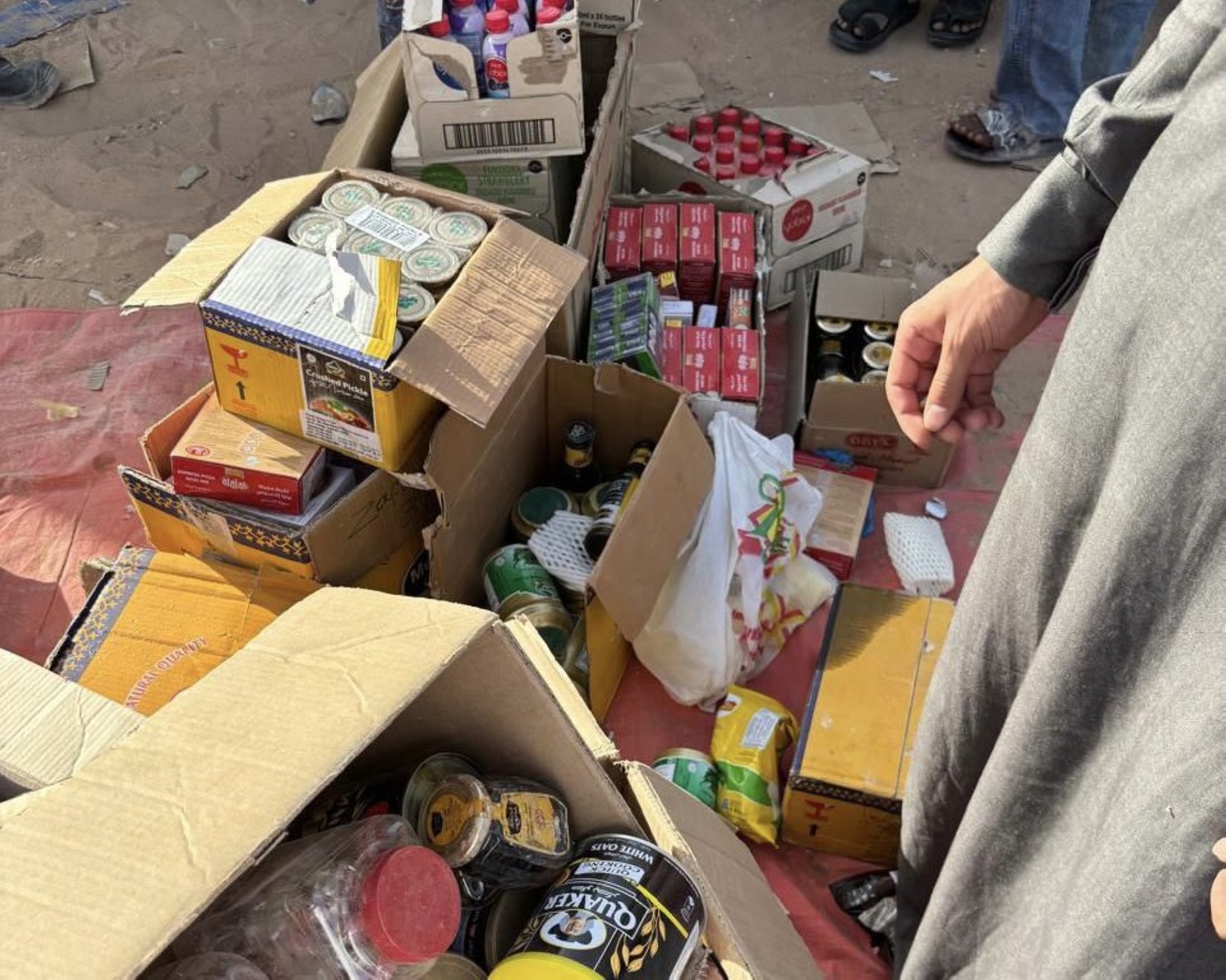 ضبط 7 أطنان أغذية منتهية الصلاحية في حراج المقاصيص بالقصيم