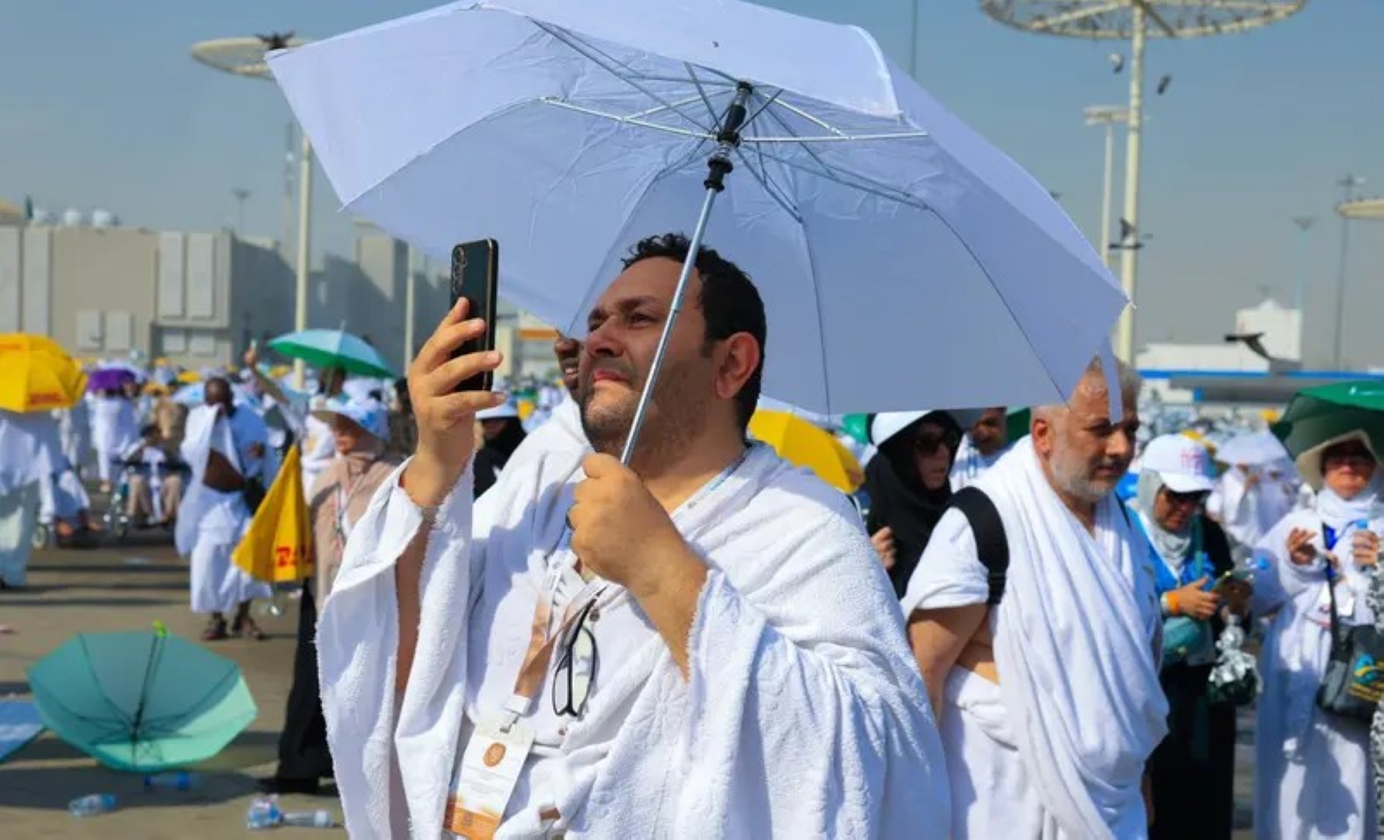 "الصحة" توصي الحجاج باستخدام المظلات وشرب المياه