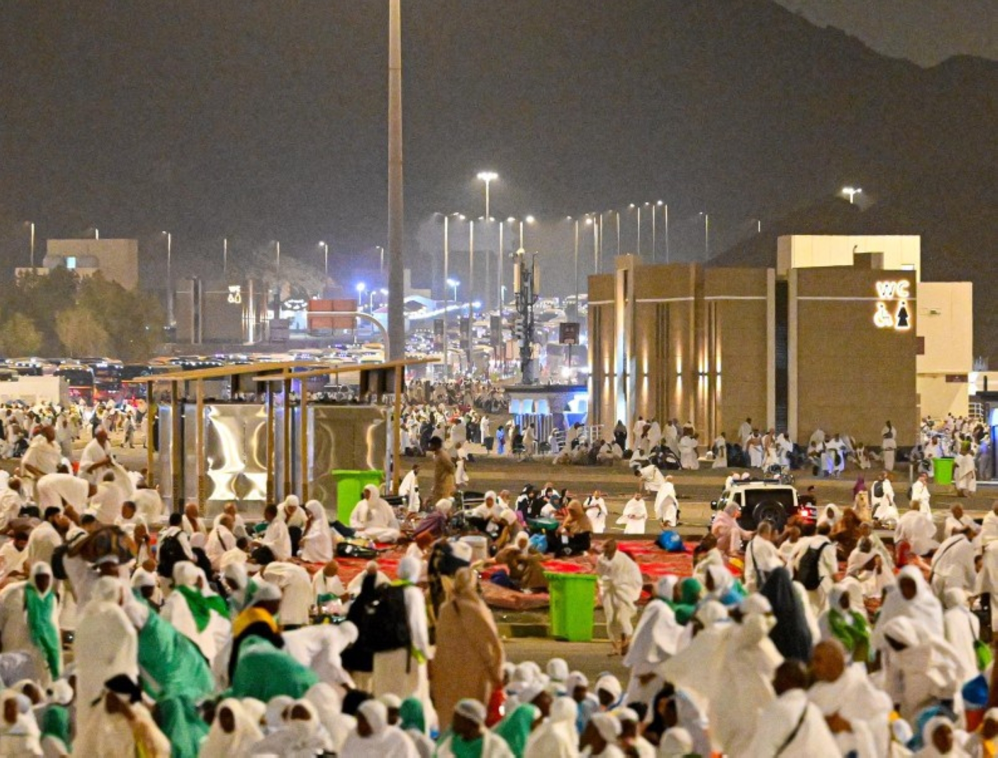 ضيوف الرحمن يستقرون في مشعر مزدلفة