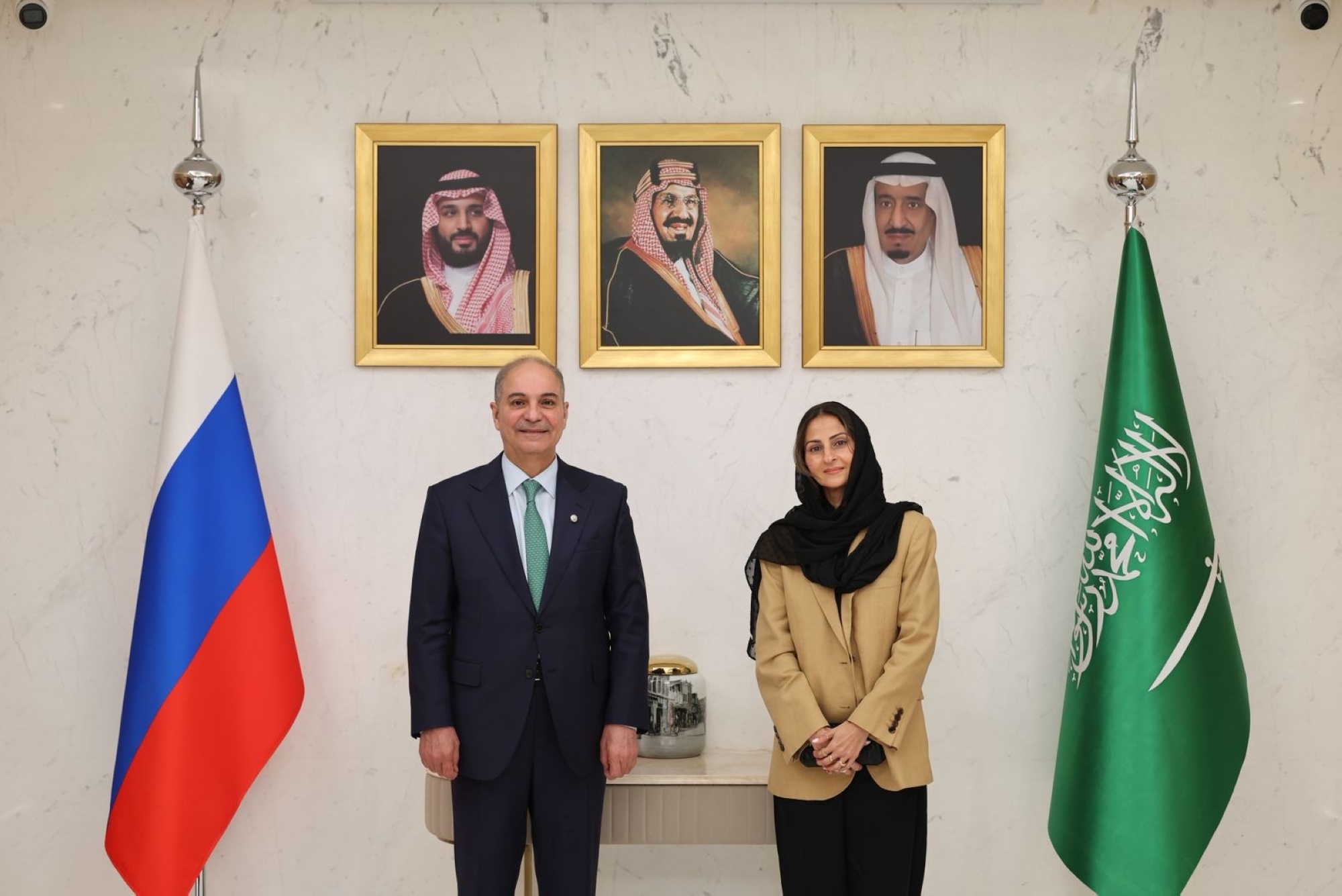 سارة بنت بندر تبحث في موسكو فرص الاستثمار بالتمور