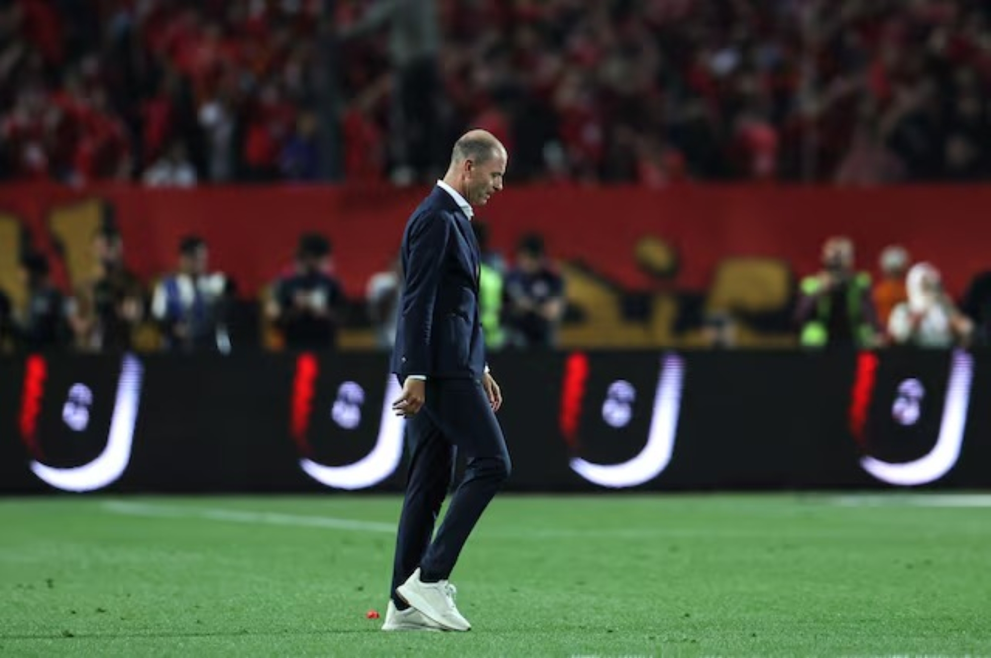 الأهلي المصري يعلن إنهاء تعاقده "بالتراضي" مع  توروب