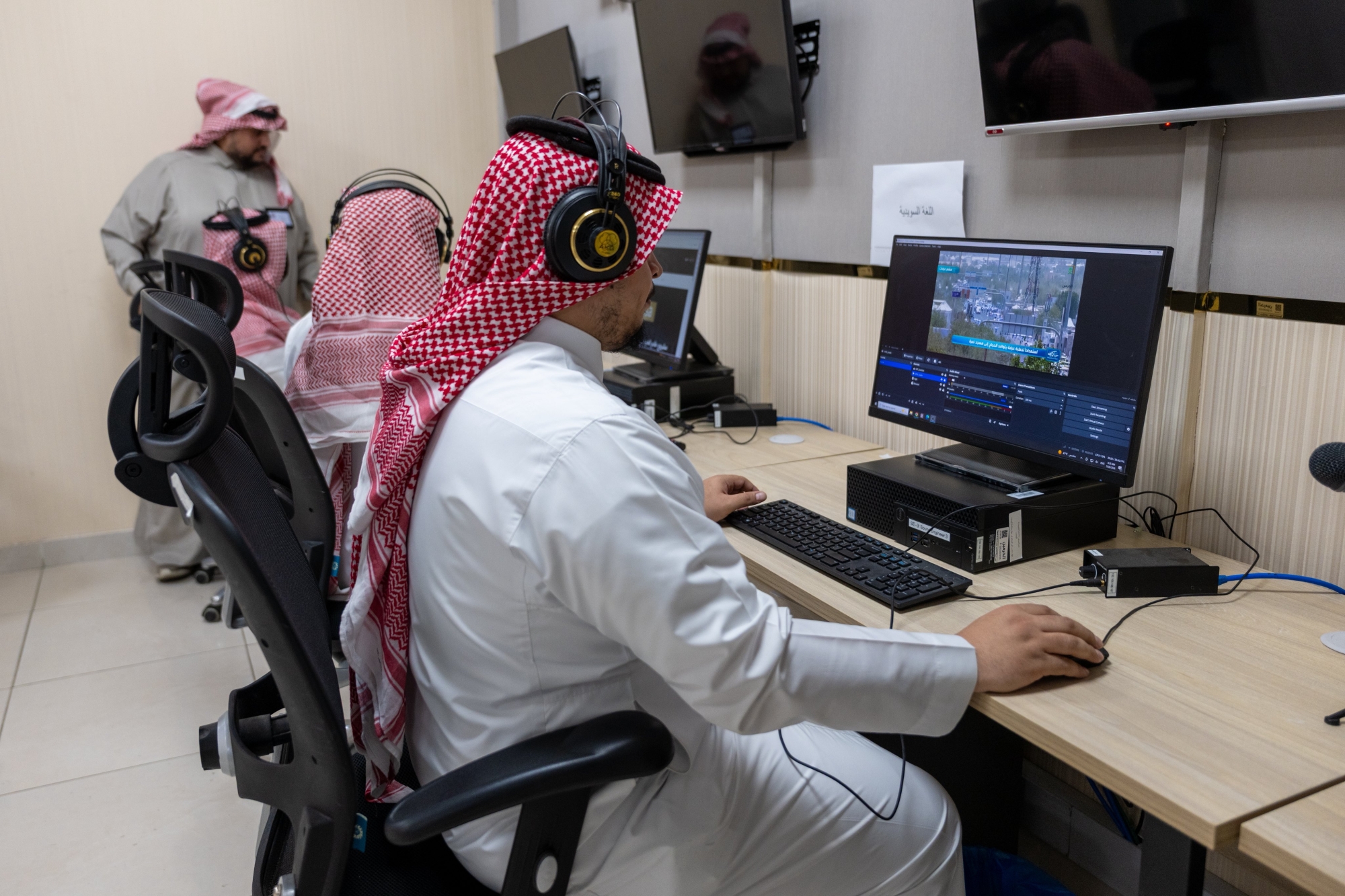 خدمات تقنية متقدمة تُيسّر رحلة ضيوف الرحمن بالمسجد النبوي