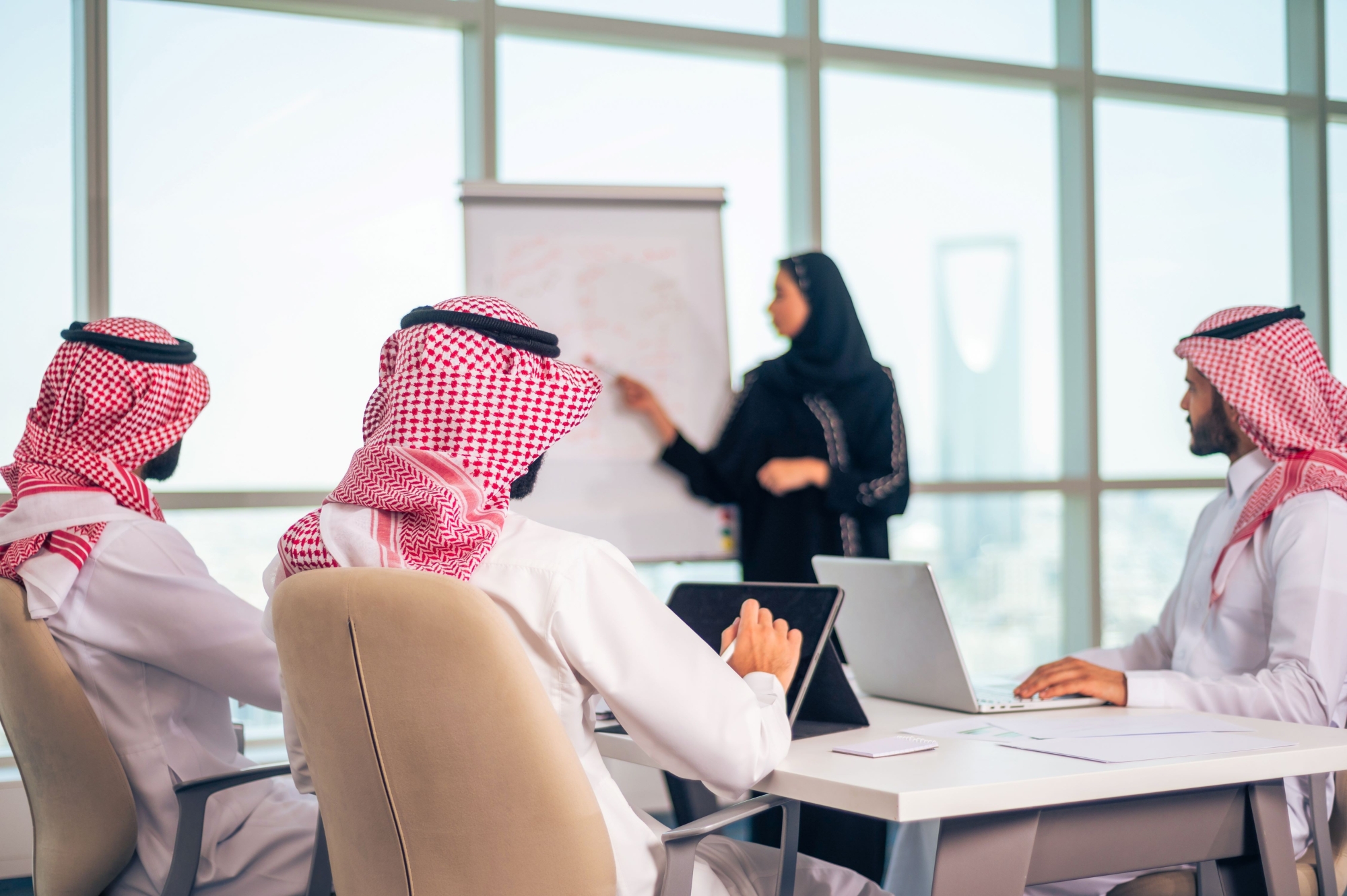 لائحة الموارد البشرية.. أعادت تشكيل الوظيفة الحكومية بالمملكة