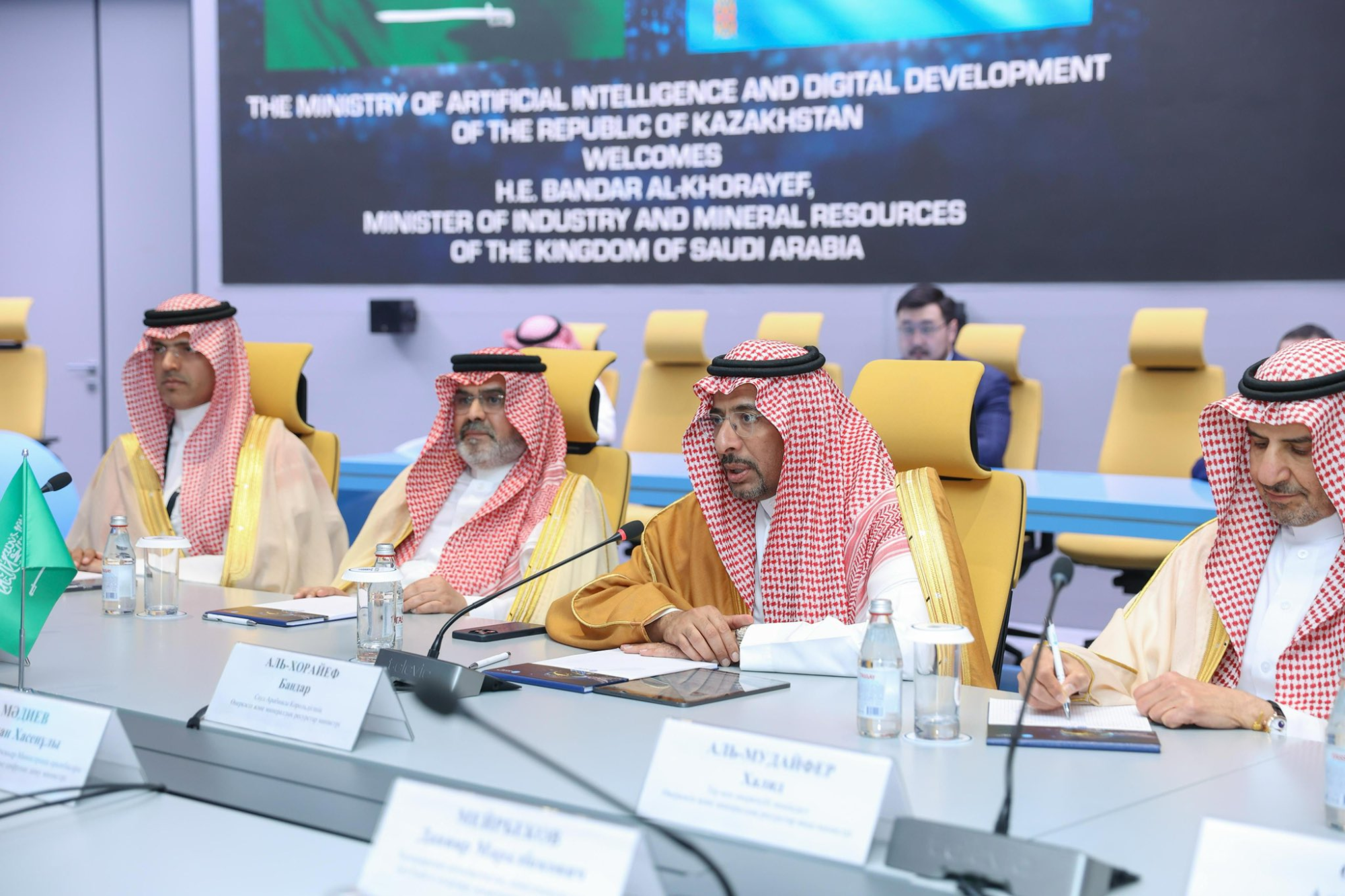 "الخريف" يبحث مع نظيره الكازاخستاني تعزيز التعاون الصناعي والتعديني