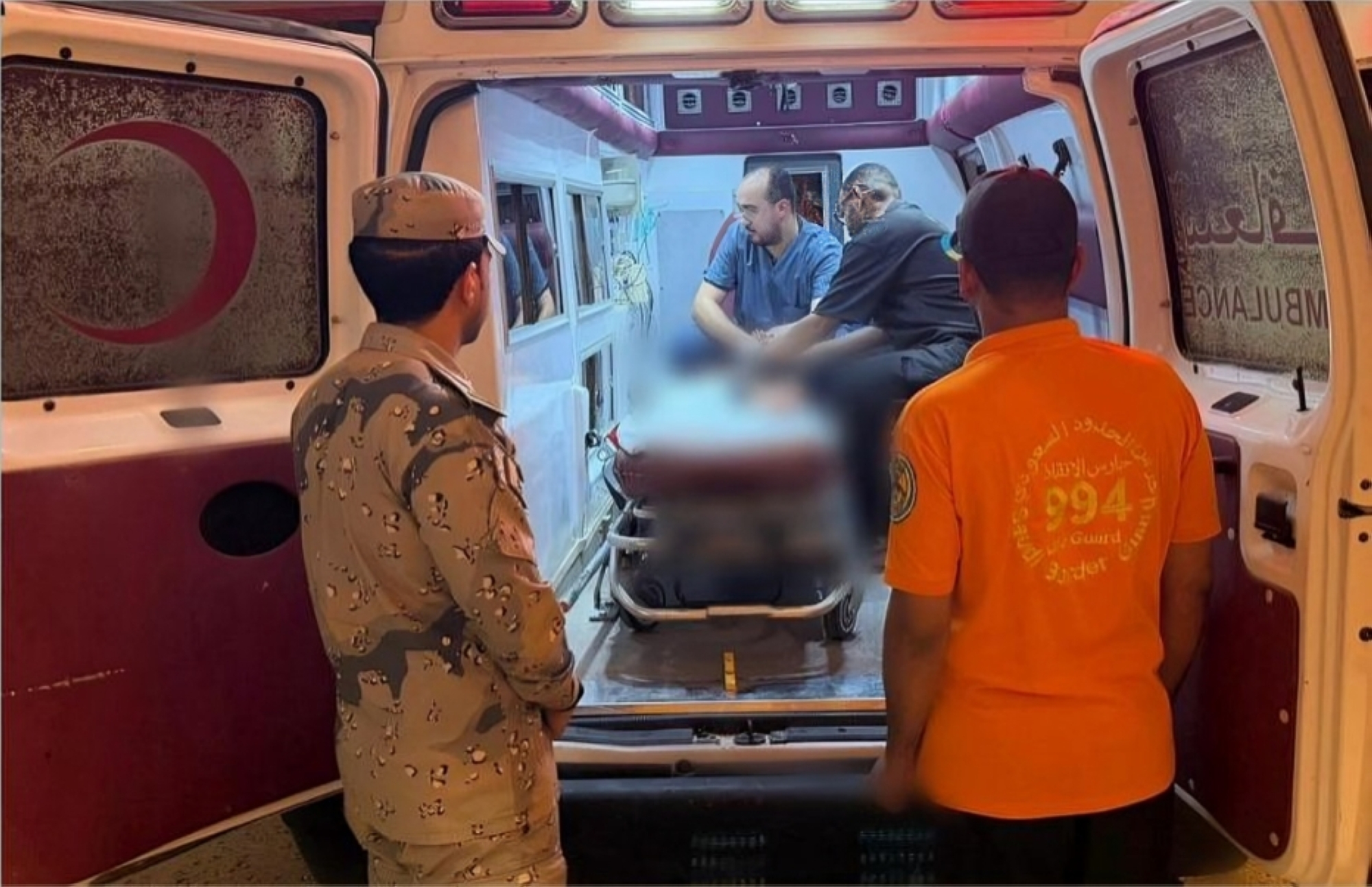 حرس الحدود ينقذ طفلاً من الغرق أثناء السباحة بالخبر