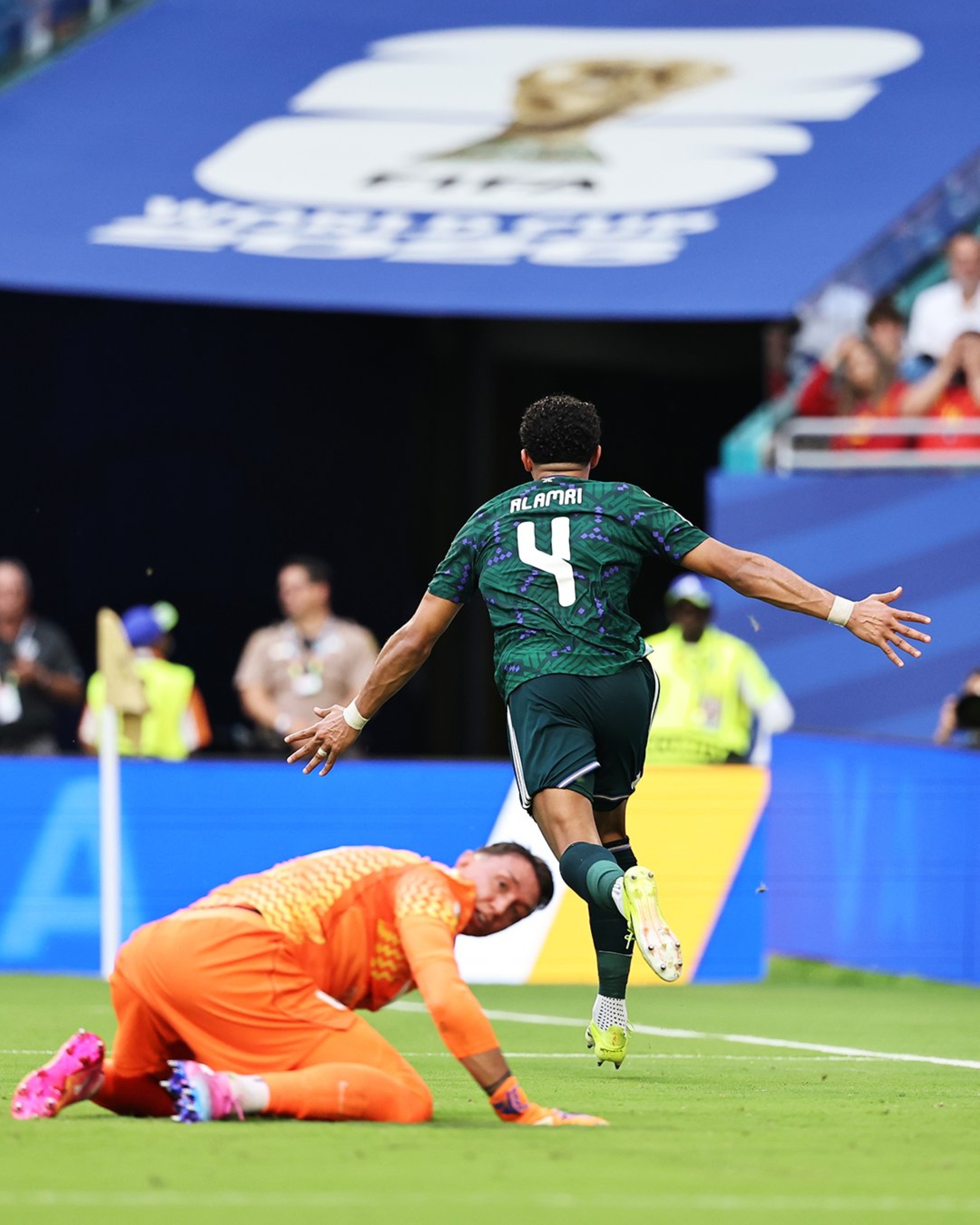 بعد 32 عامًا.. العمري يكرر إنجاز العويران التاريخي في كأس العالم