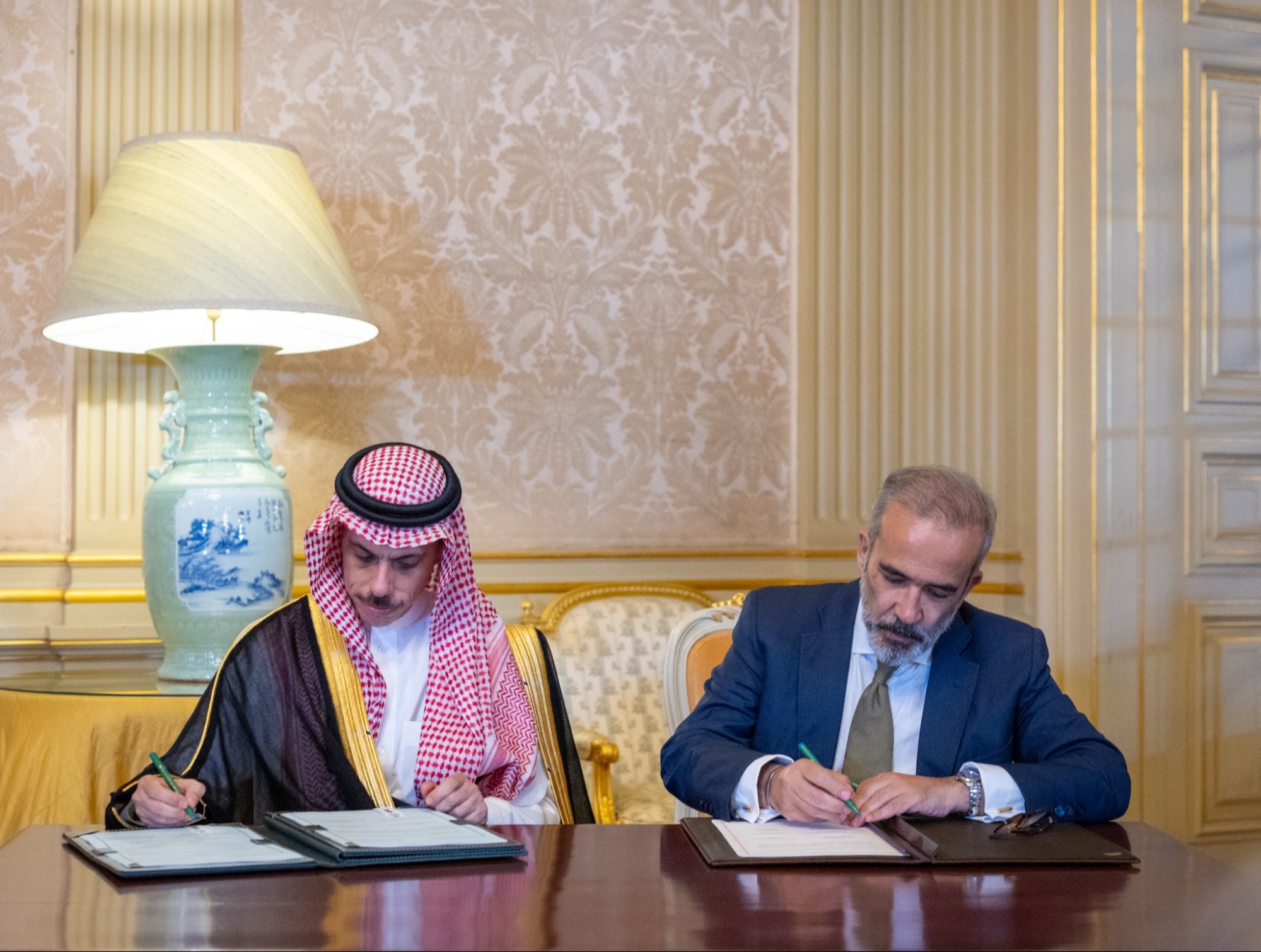 اتفاقية للإعفاء المتبادل من التأشيرات مع البرتغال