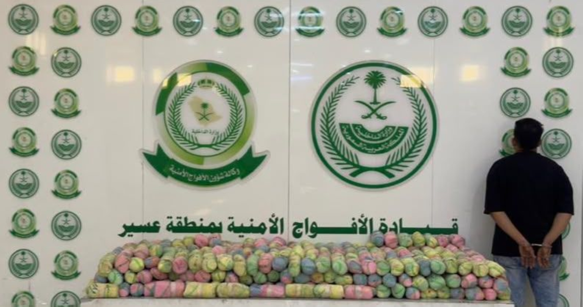 ضبط مقيم هندي بحوزته 58 كجم من القات بعسير
