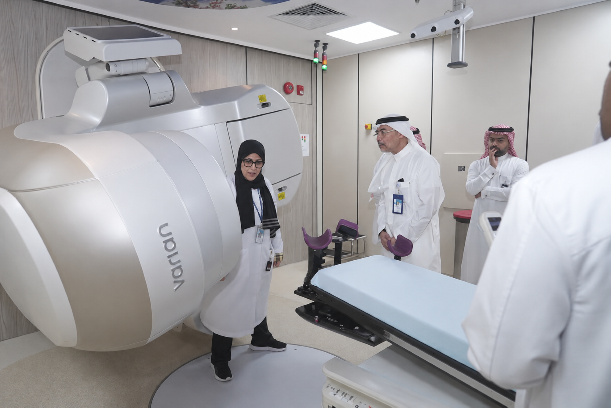 "عبدالله الطبية" تعزز خدمات الأورام بتقنيات عالمية دقيقة