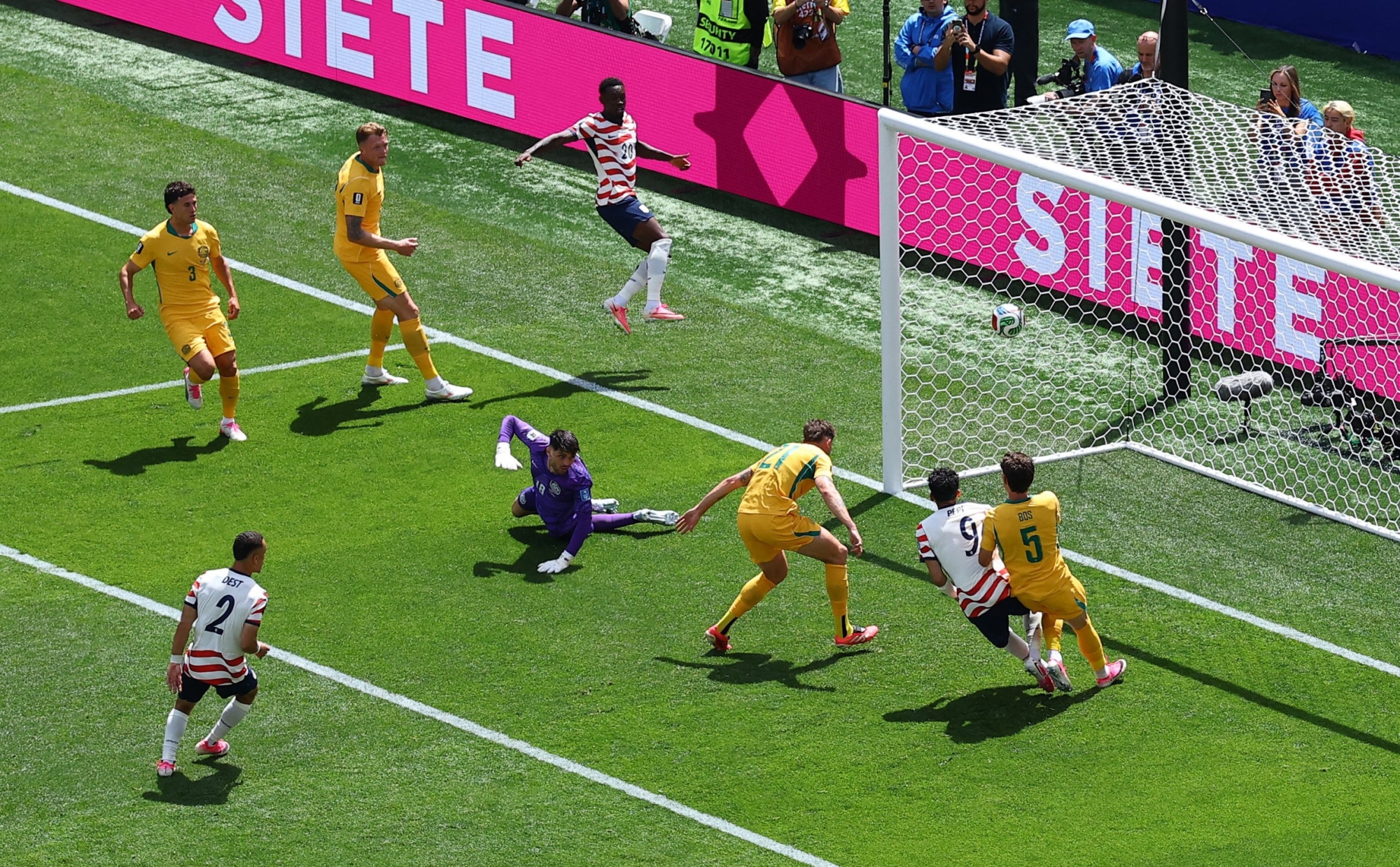 أمريكا تهزم أستراليا وتحجز مقعداً في دور الـ32 بكأس العالم 2026