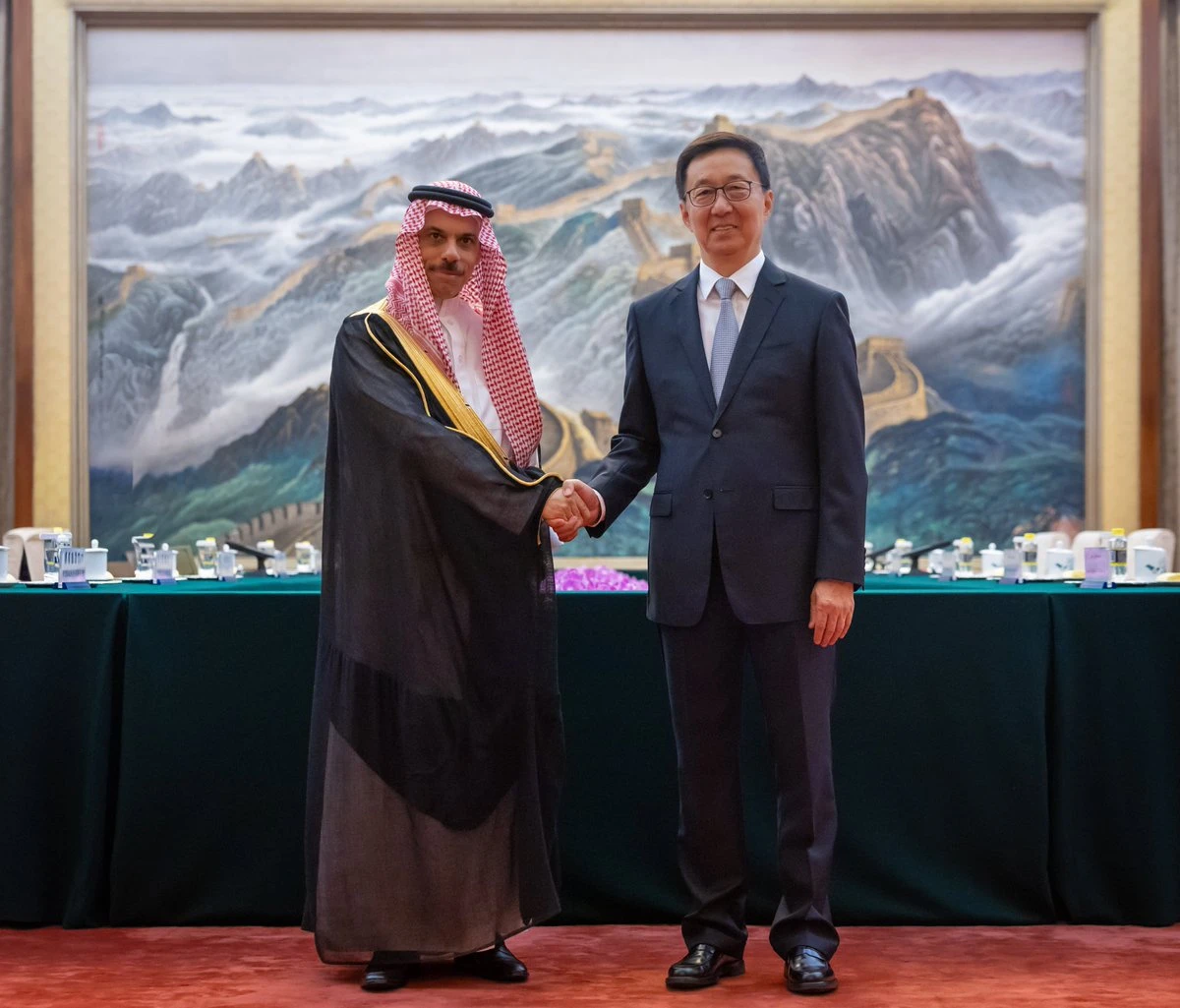 بن فرحان وتشنغ يبحثان الارتقاء بالعلاقات إلى مستويات أكثر تقدماً