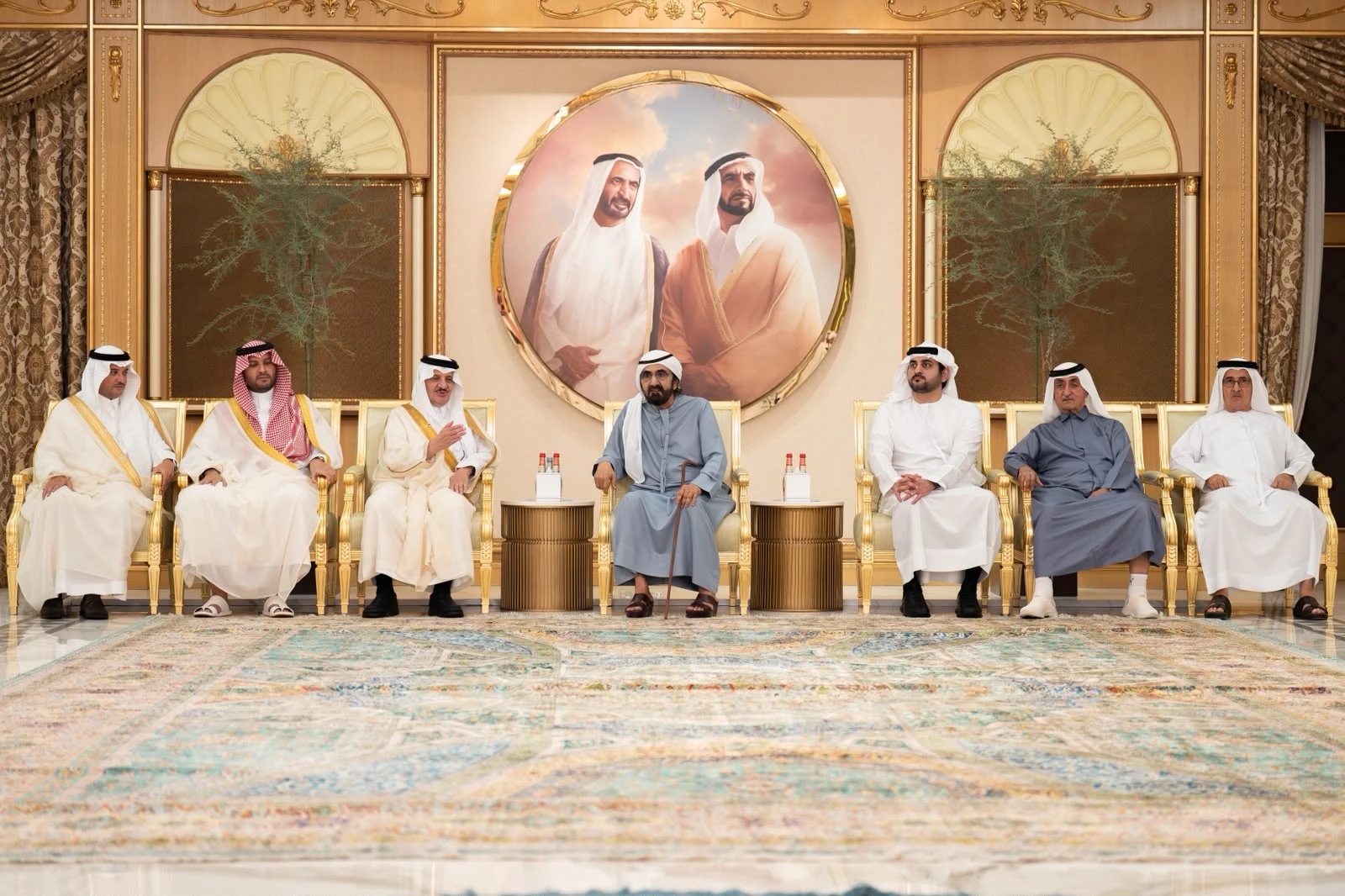 أمير الشرقية ينقل تعازي القيادة في وفاة الشيخ أحمد  آل مكتوم