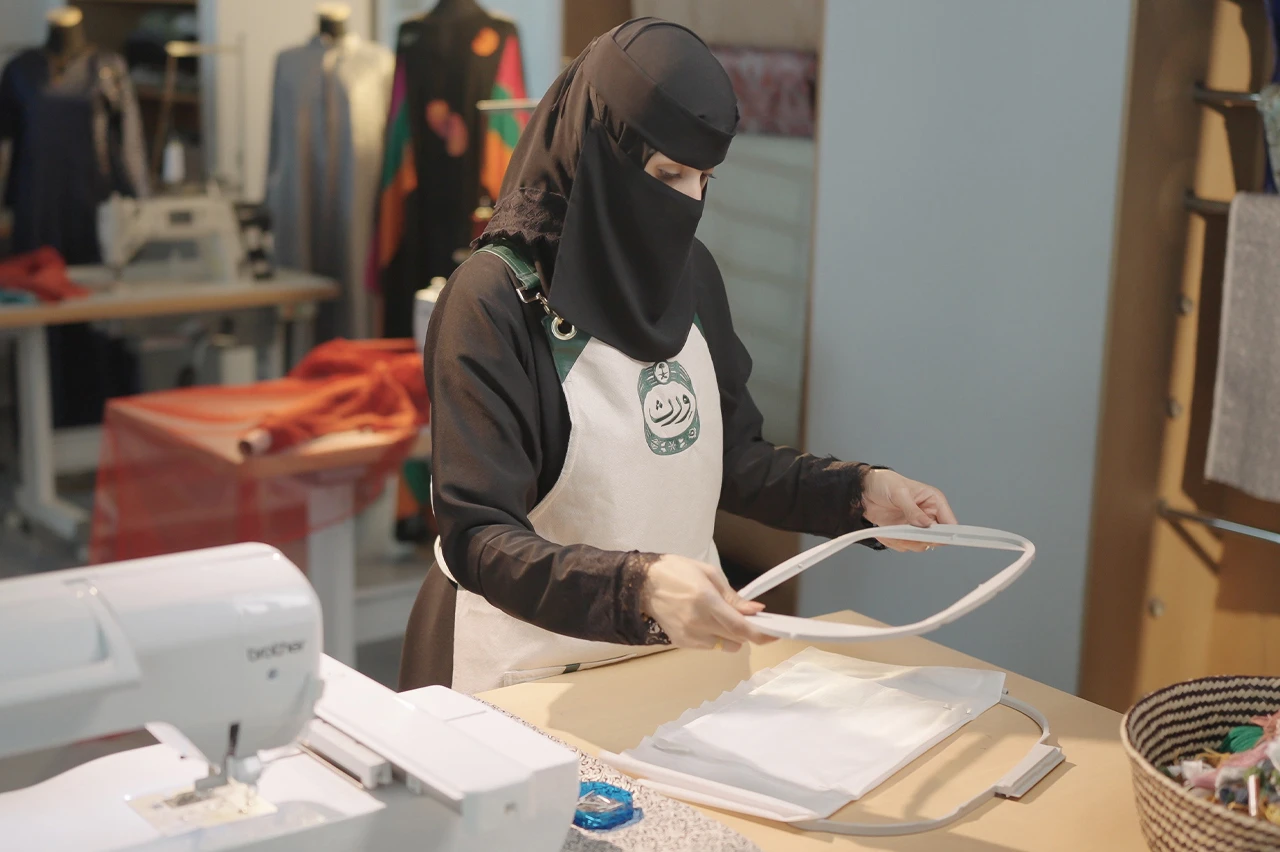 بأكثر من 300 ساعة عمل.. حرفيو وطلاب "وِرث" ينجزون أدوات غسل الكعبة